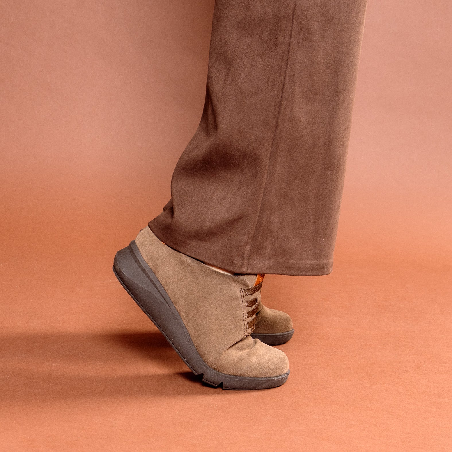 FLY - Deportivos TAUPE con cuña