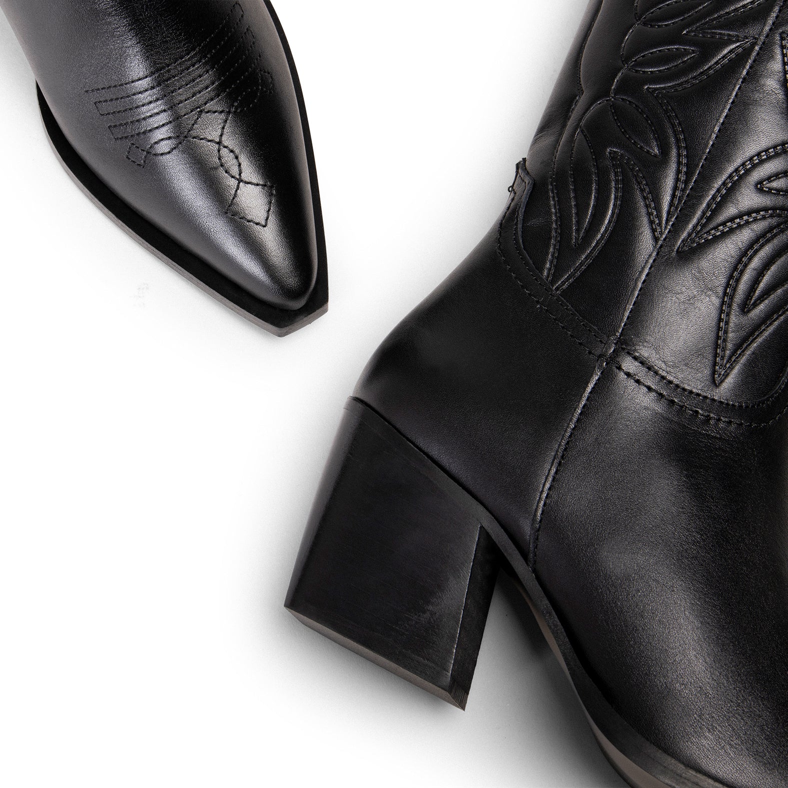 SALOON – Botas cowboy de piel bordada NEGRO