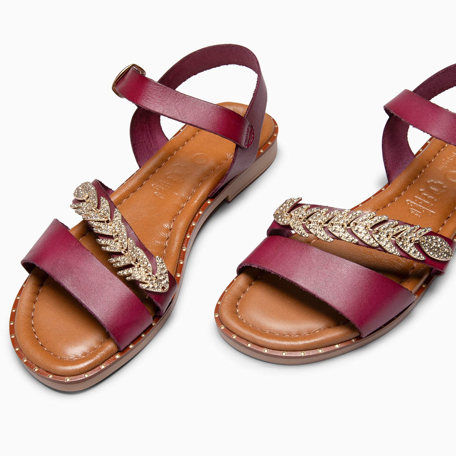THEMIS - Sandalias planas de piel VINO