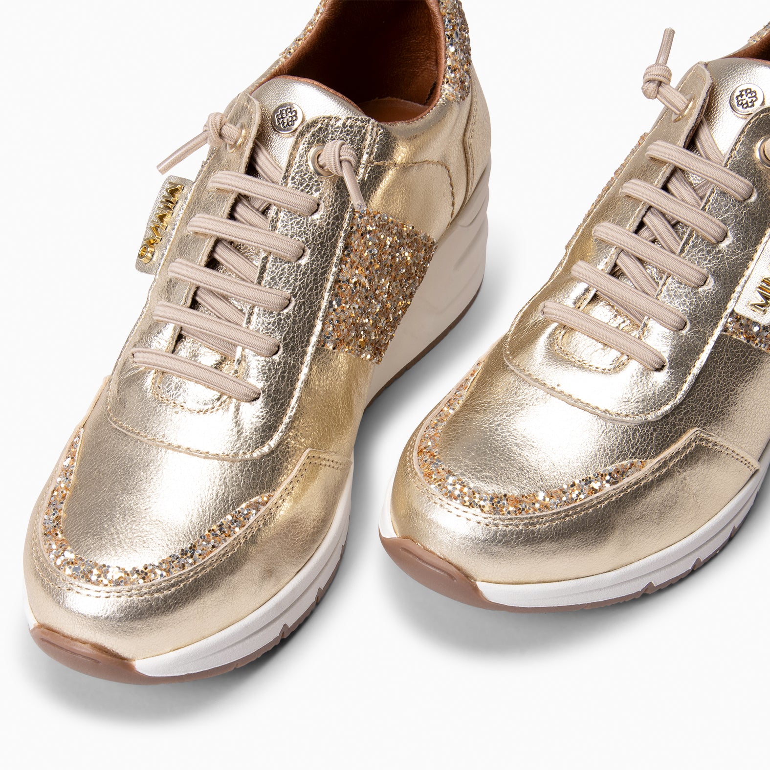 PAU - Zapatillas con cuña PLATINO