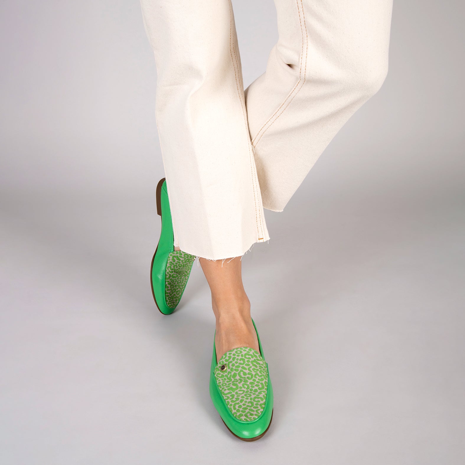 STYLE SAUVAGE – GREEN Low heeled moccasins 