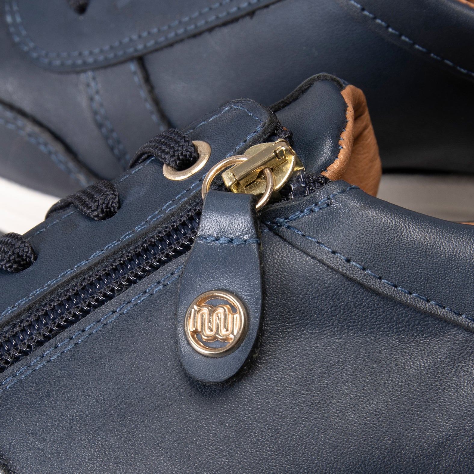 NIMES – NAVY Sneakers with zip