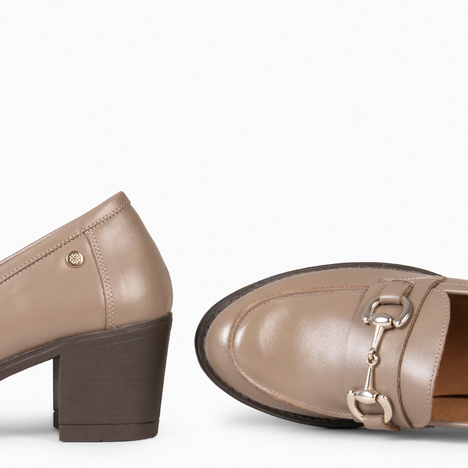 FABIOLA – Mocassins à talon en cuir TAUPE