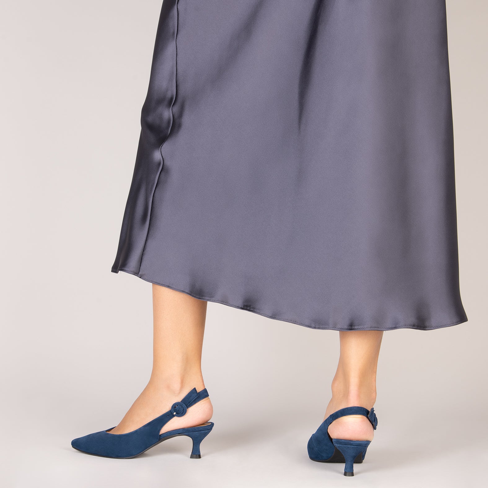 CARMEN – NAVY low heel slingback