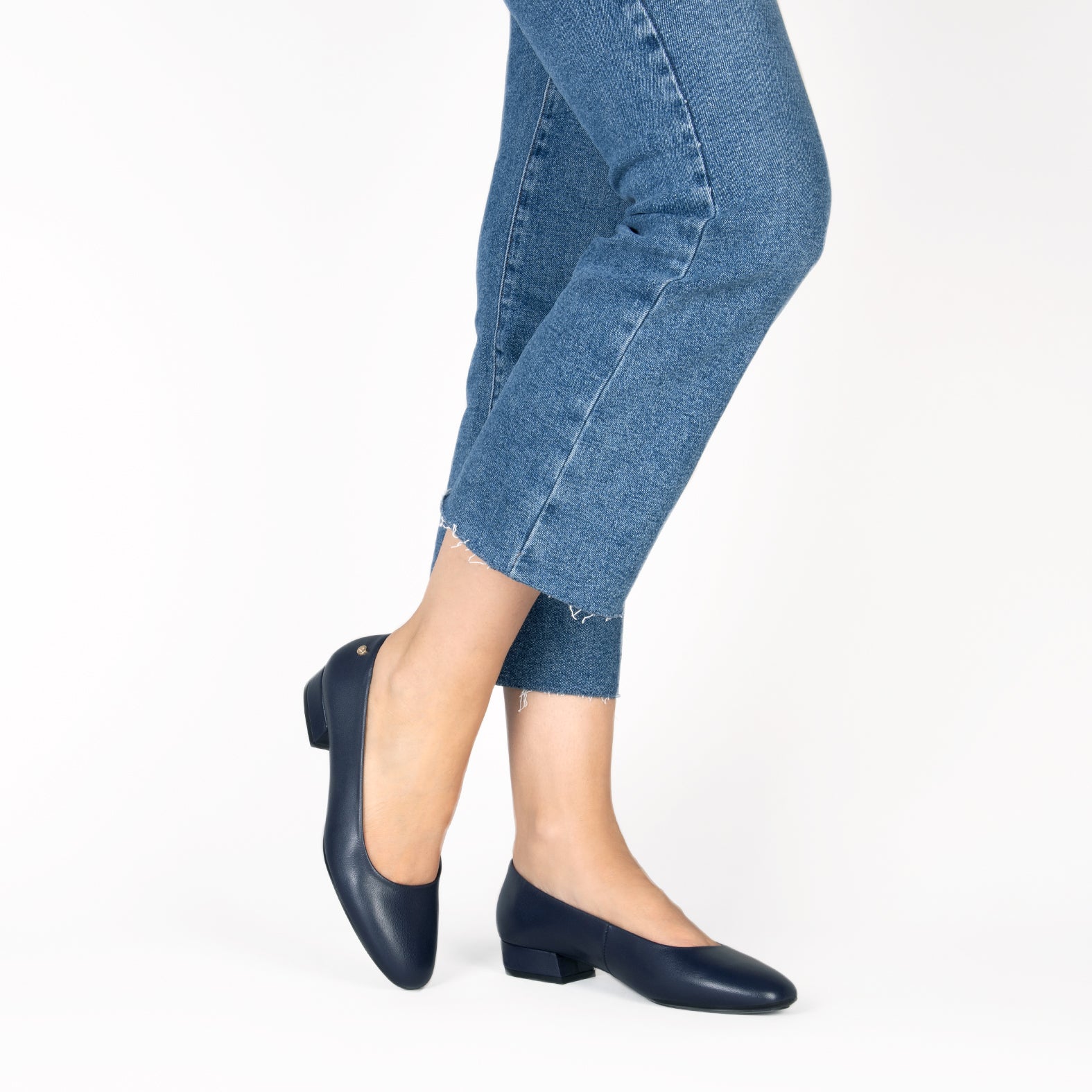 URBAN XS – Escarpins à petit talon en cuir BLEU MARINE