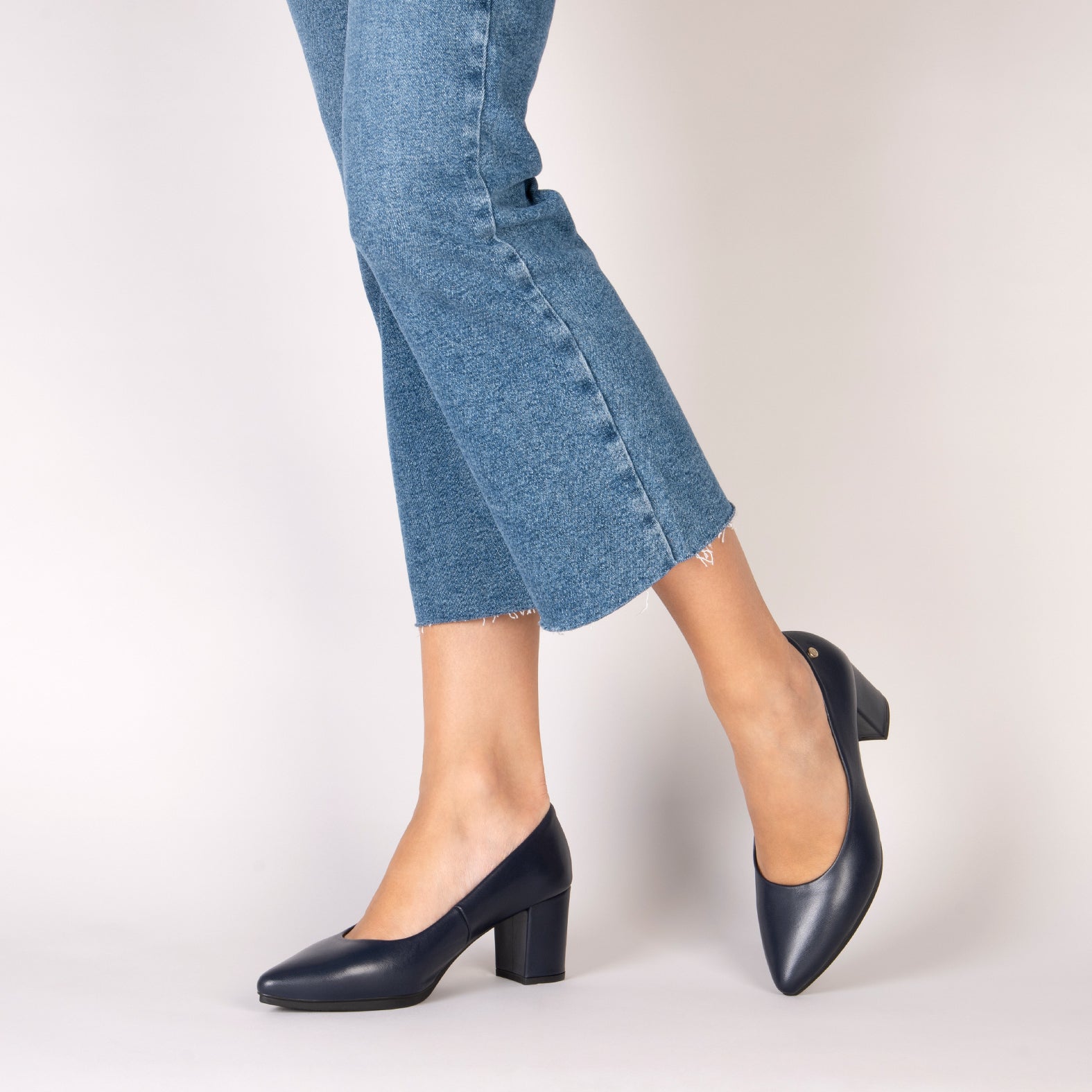 URBAN S SALON – NAVY nappa leather mid heel