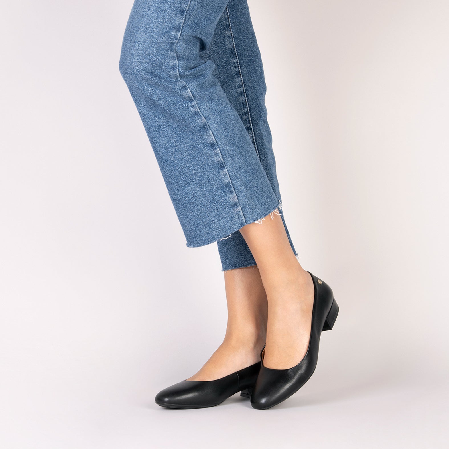 URBAN XS –  BLACK low-heeled suede shoes