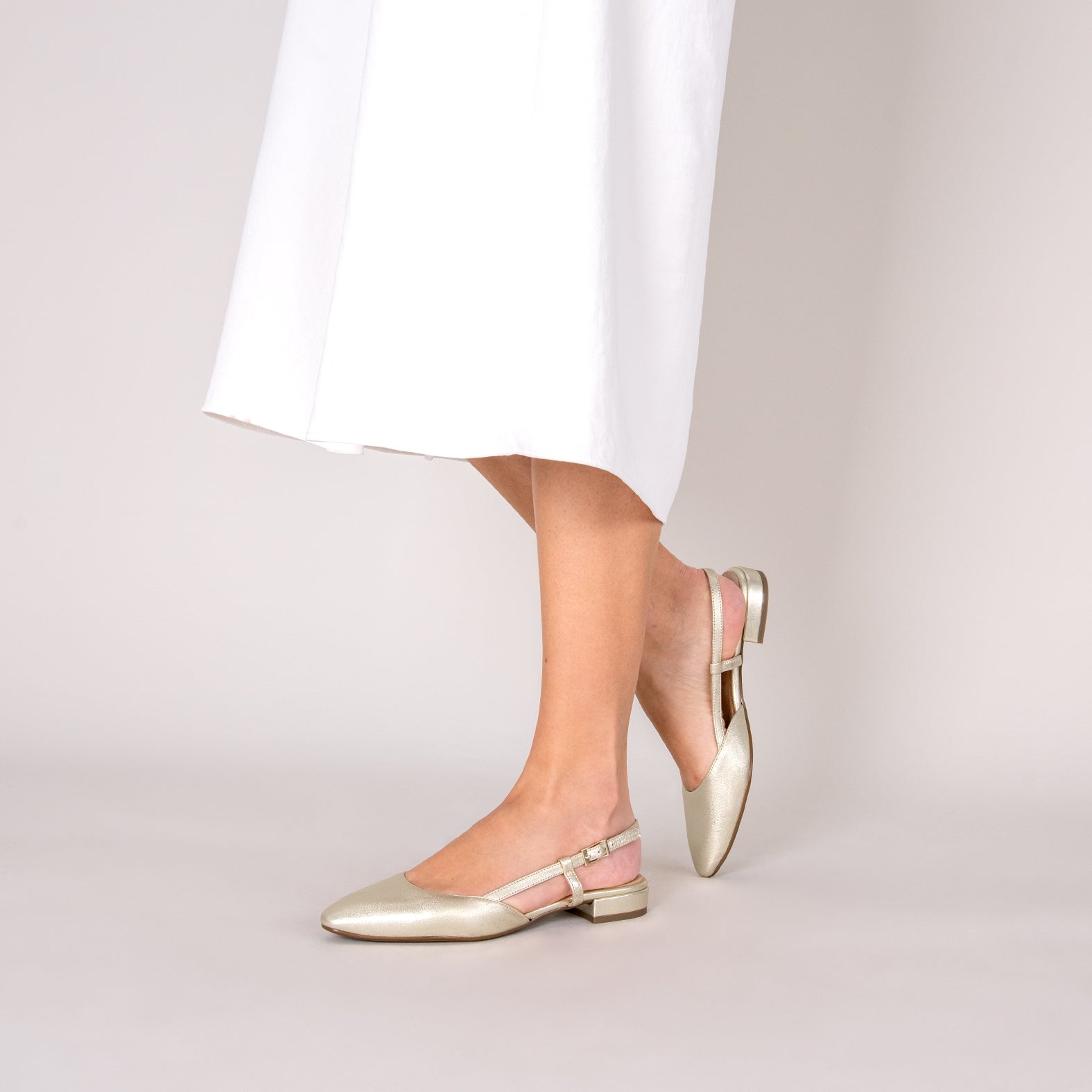 BRUNCH – Zapatos Planos Destalonados PLATINO - miMaO ®