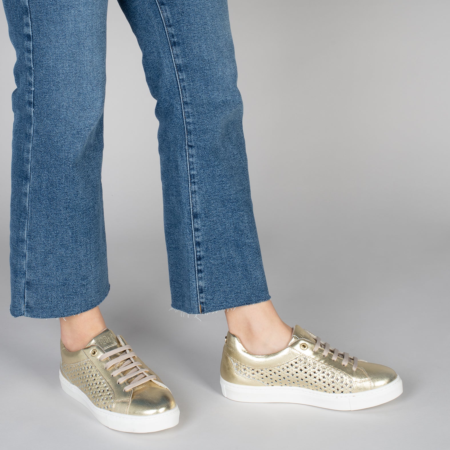 BREATHE – GOLDEN nappa sneakers with dye-cutting design