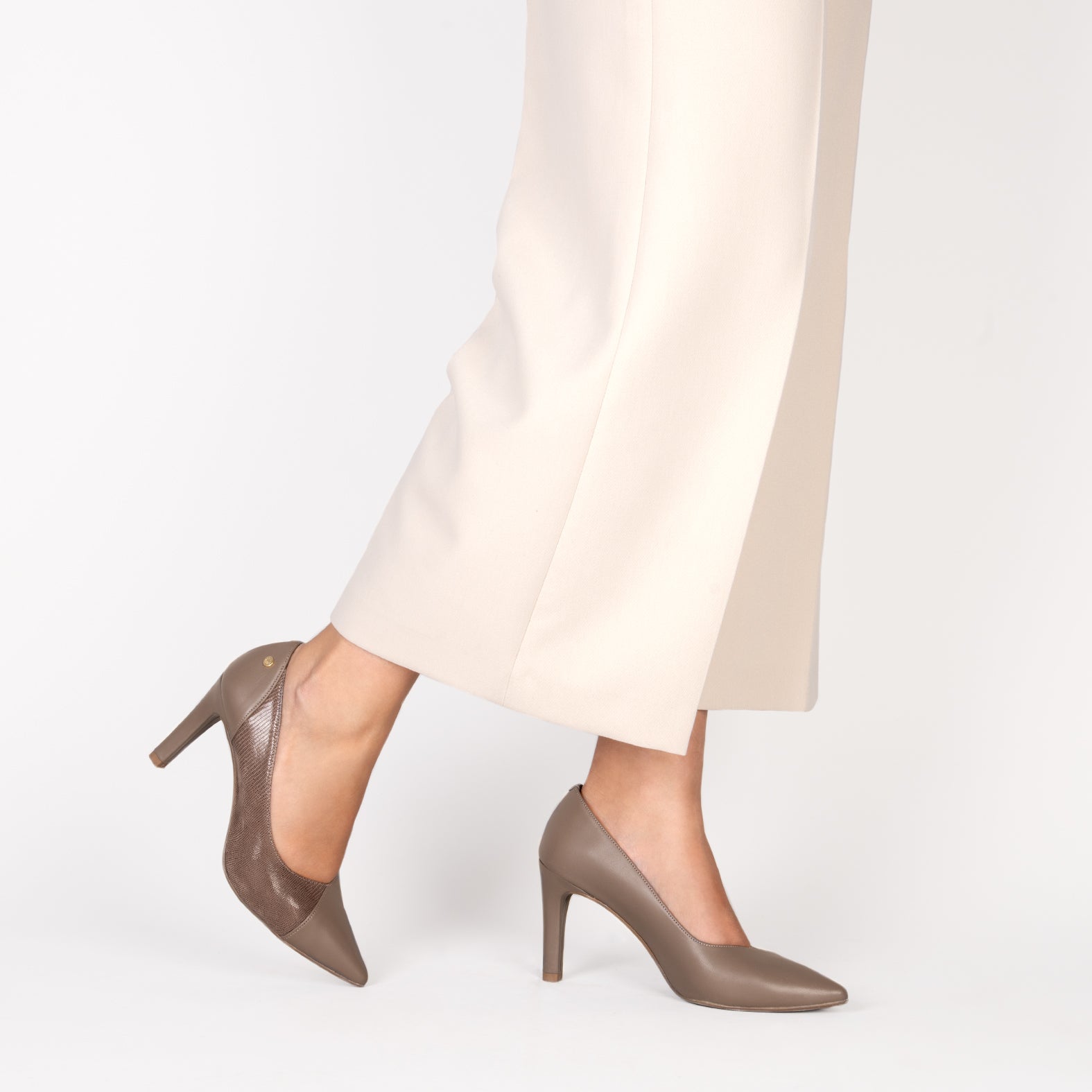 GLAM NIGHT– ZAPATOS ELEGANTES DE TACÓN ALTO TAUPE