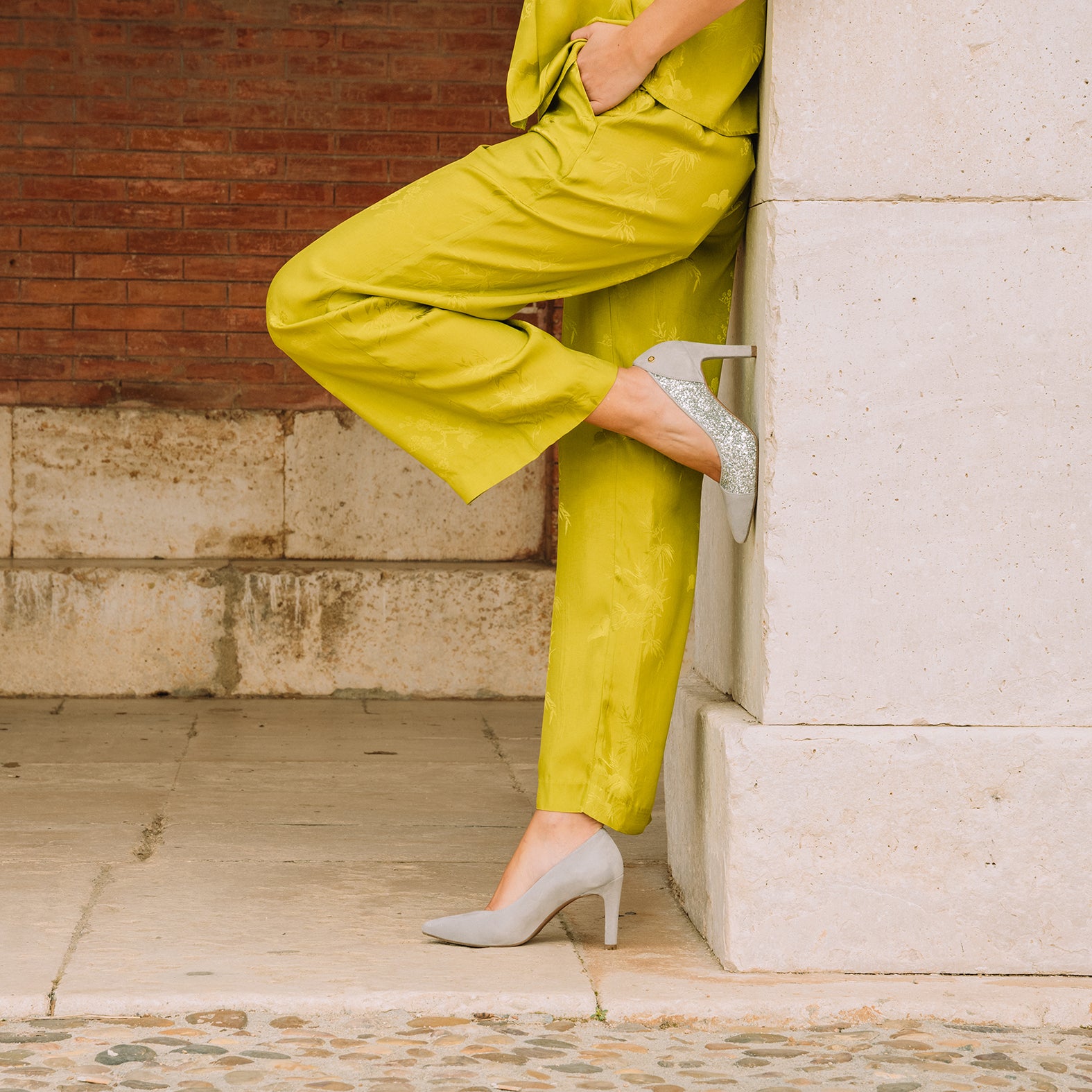 GLAM NIGHT - GREY HIGH HEEL WITH GLITTER