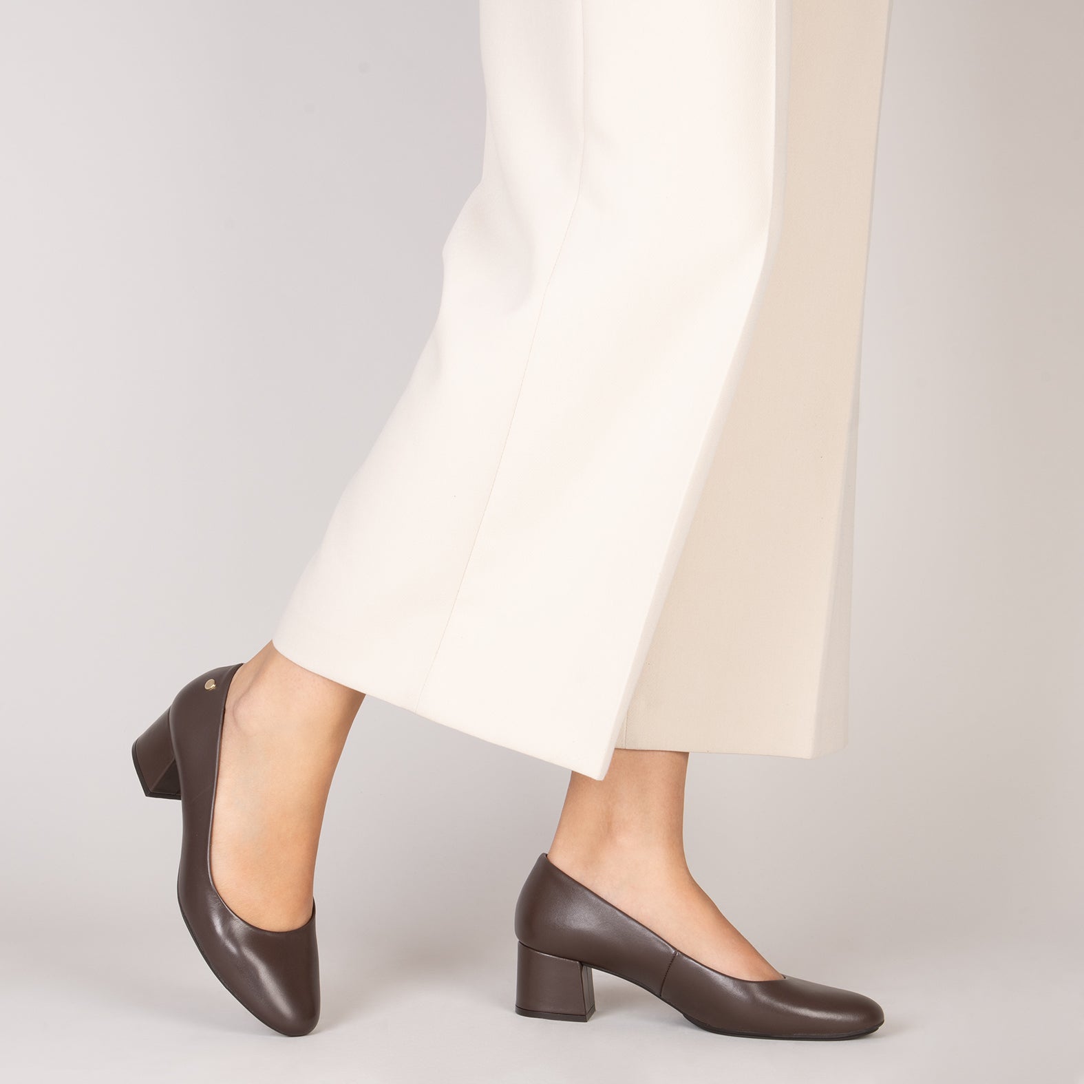 URBAN ROUND – BROWN nappa leather low heels