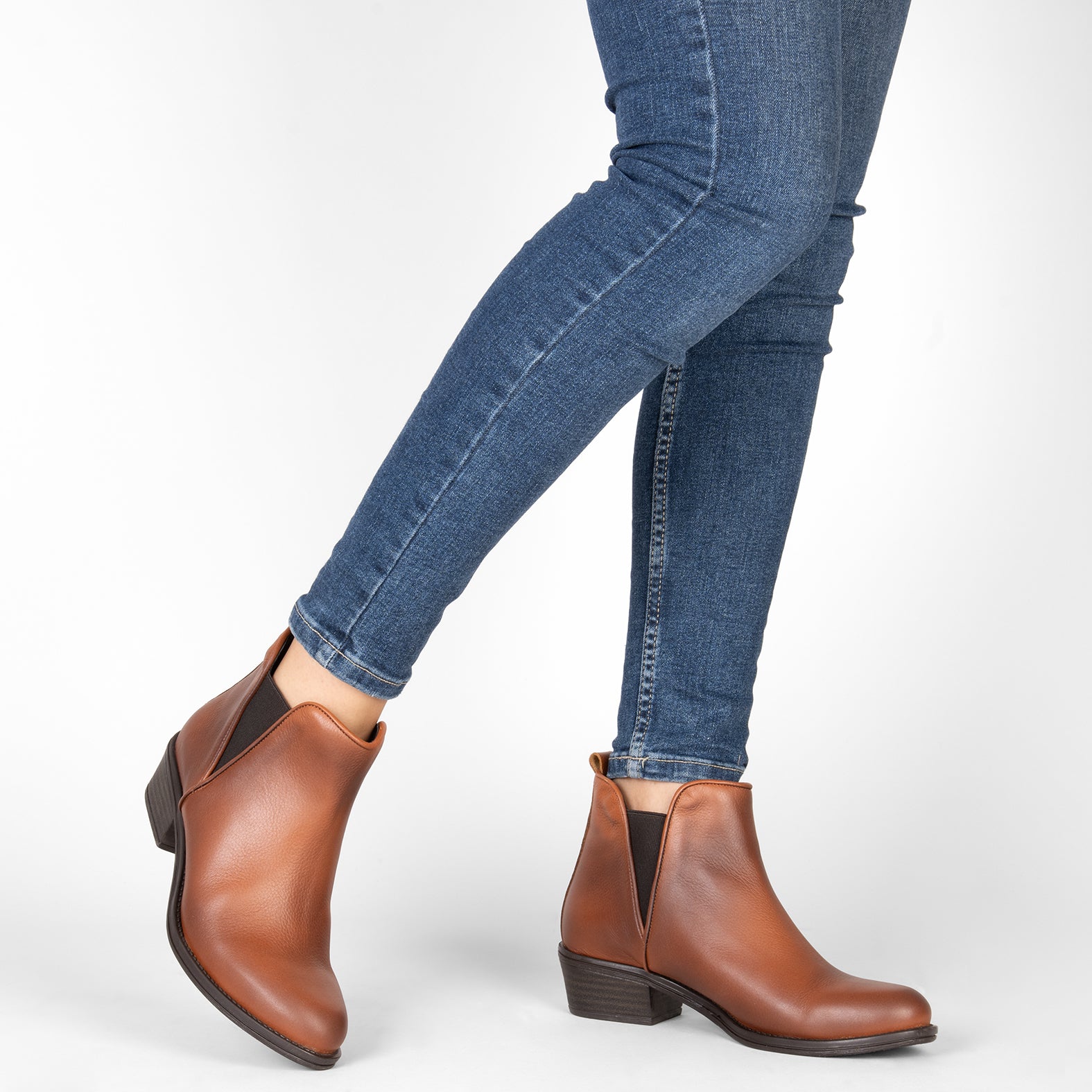 BASIC – Bottines à petit talon en cuir MARRON