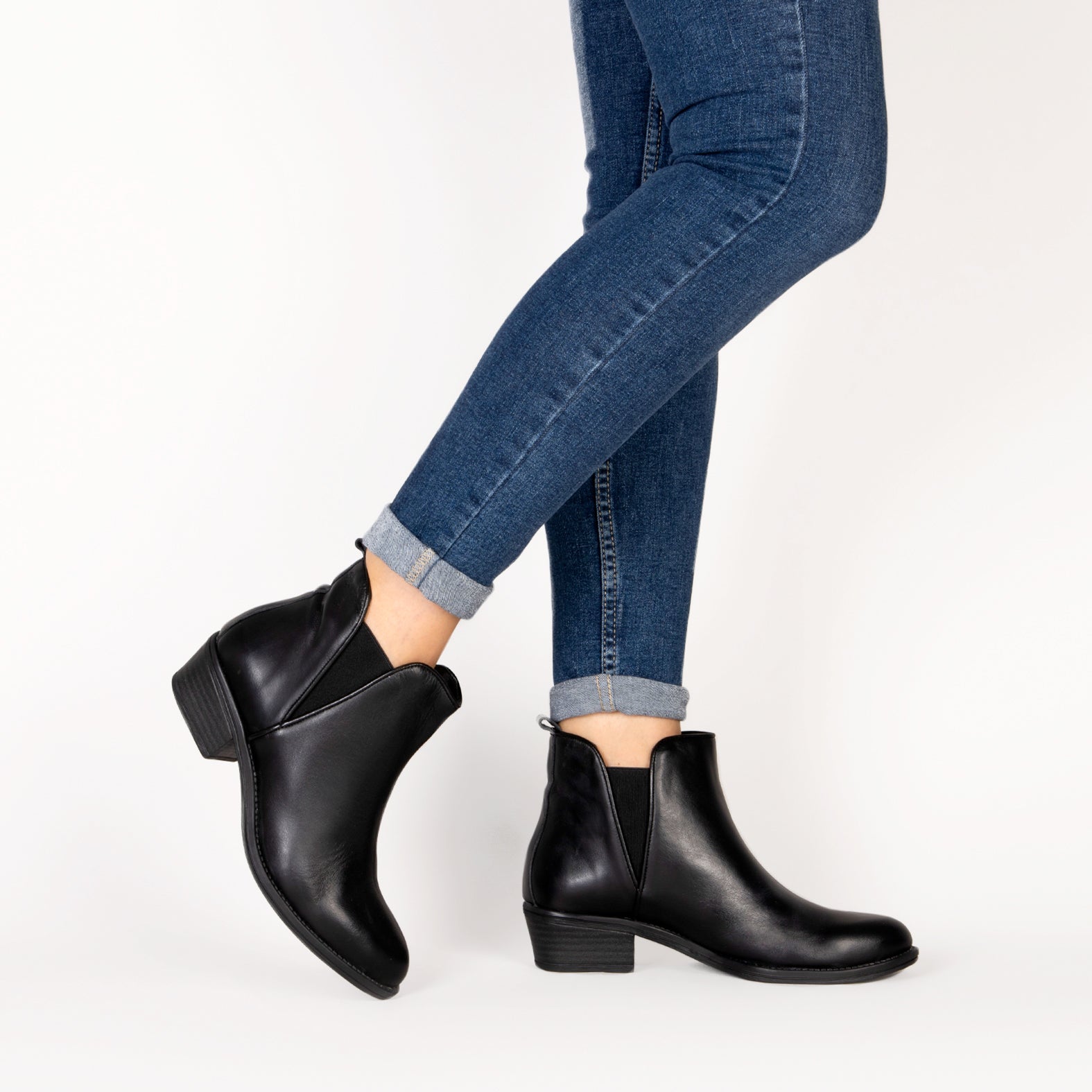 BASIC – Bottines à petit talon en cuir NOIR