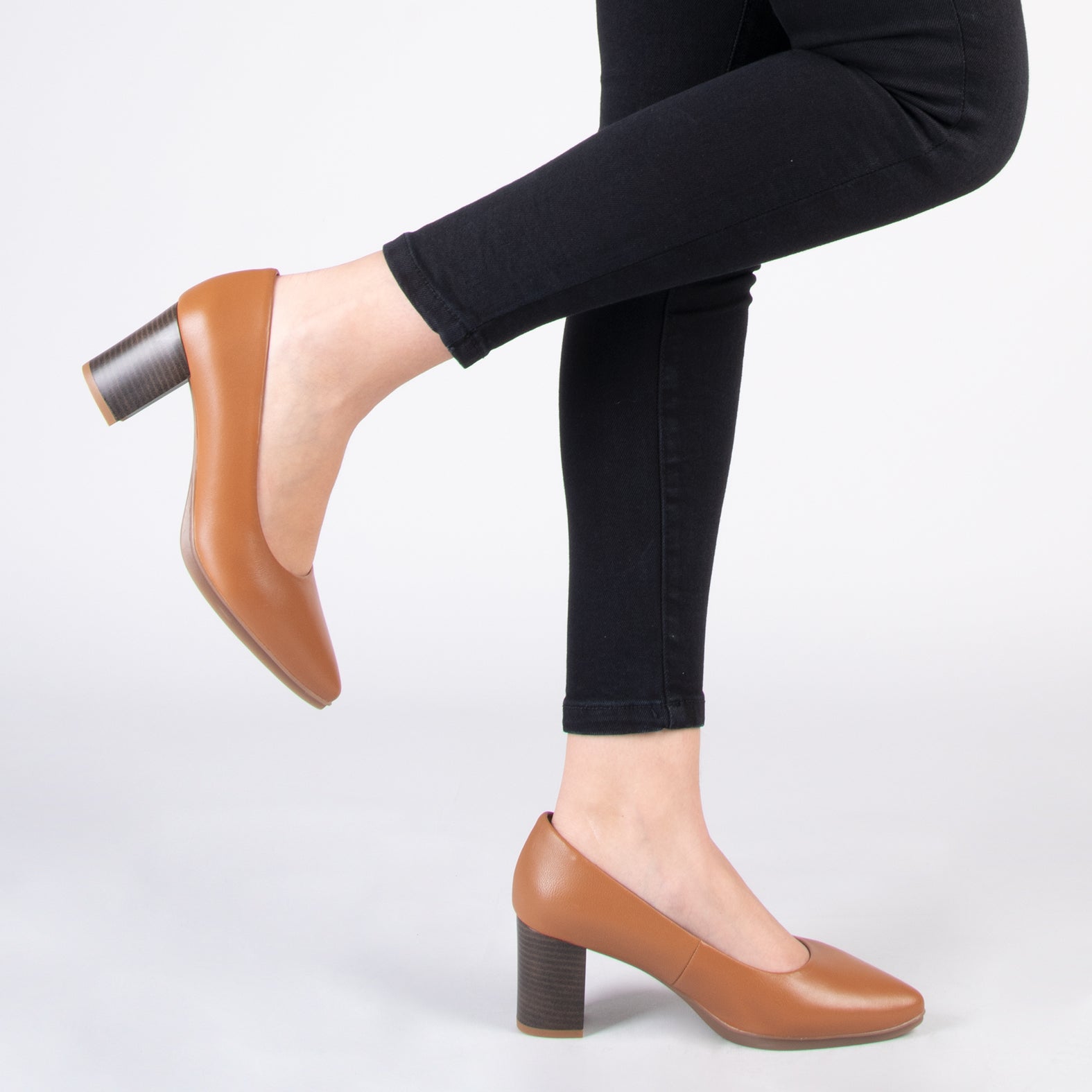 URBAN S SALON – CAMEL nappa leather mid heels