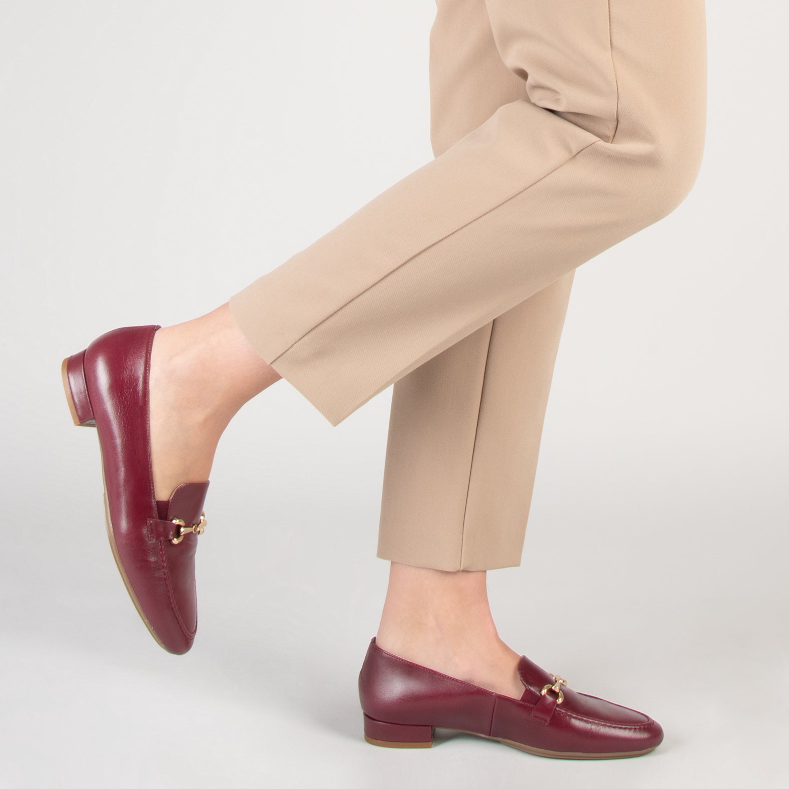 STYLE - Mocasines con detalle metalizado BURDEOS - miMaO ®