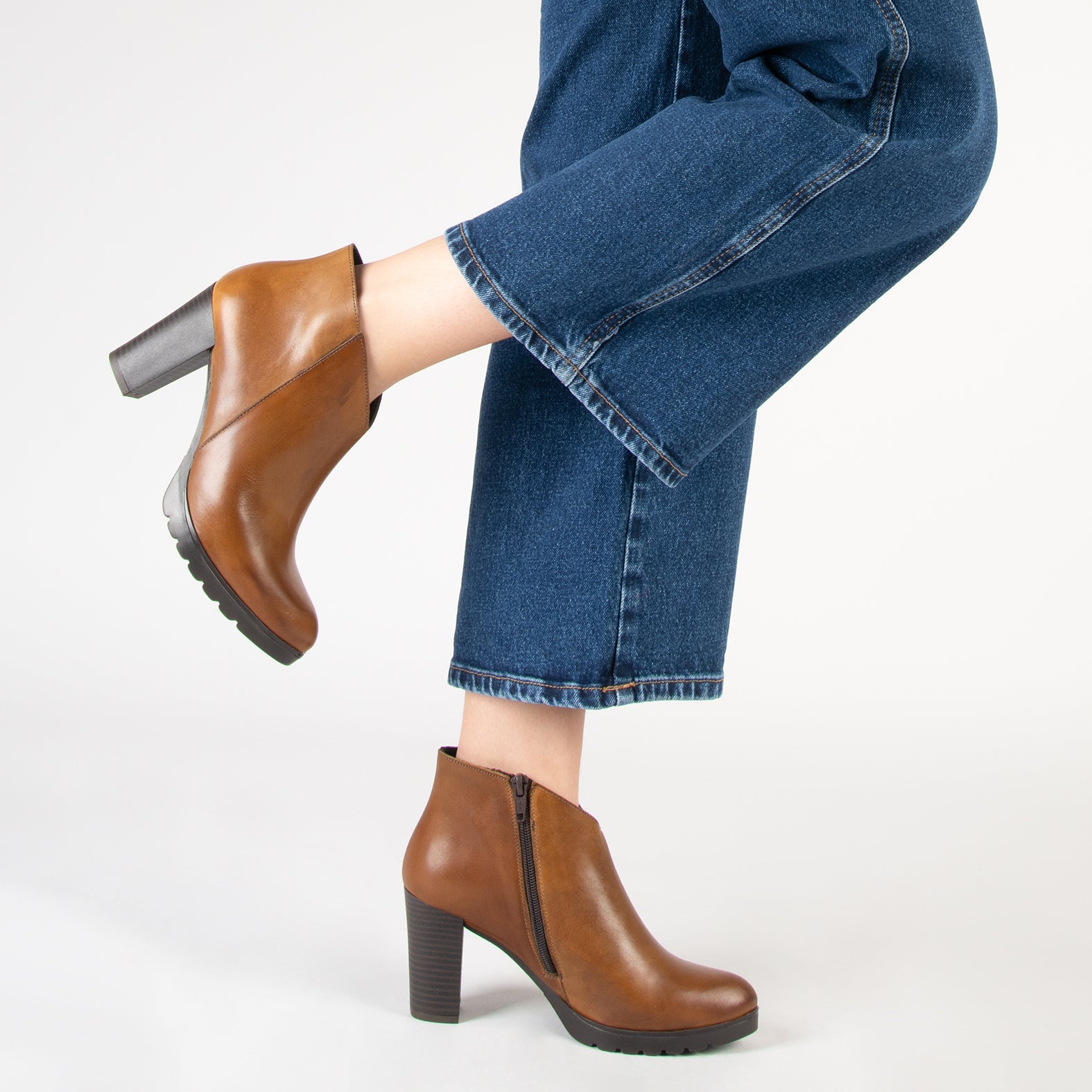 CLASSIC - Botines de mujer con tacón CAMEL