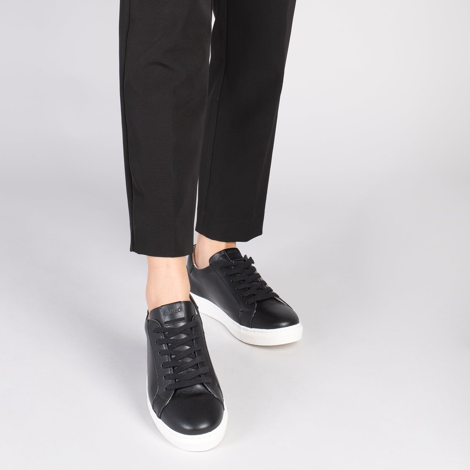 SNEAKER – BLACK elegant lifestyle sneakers