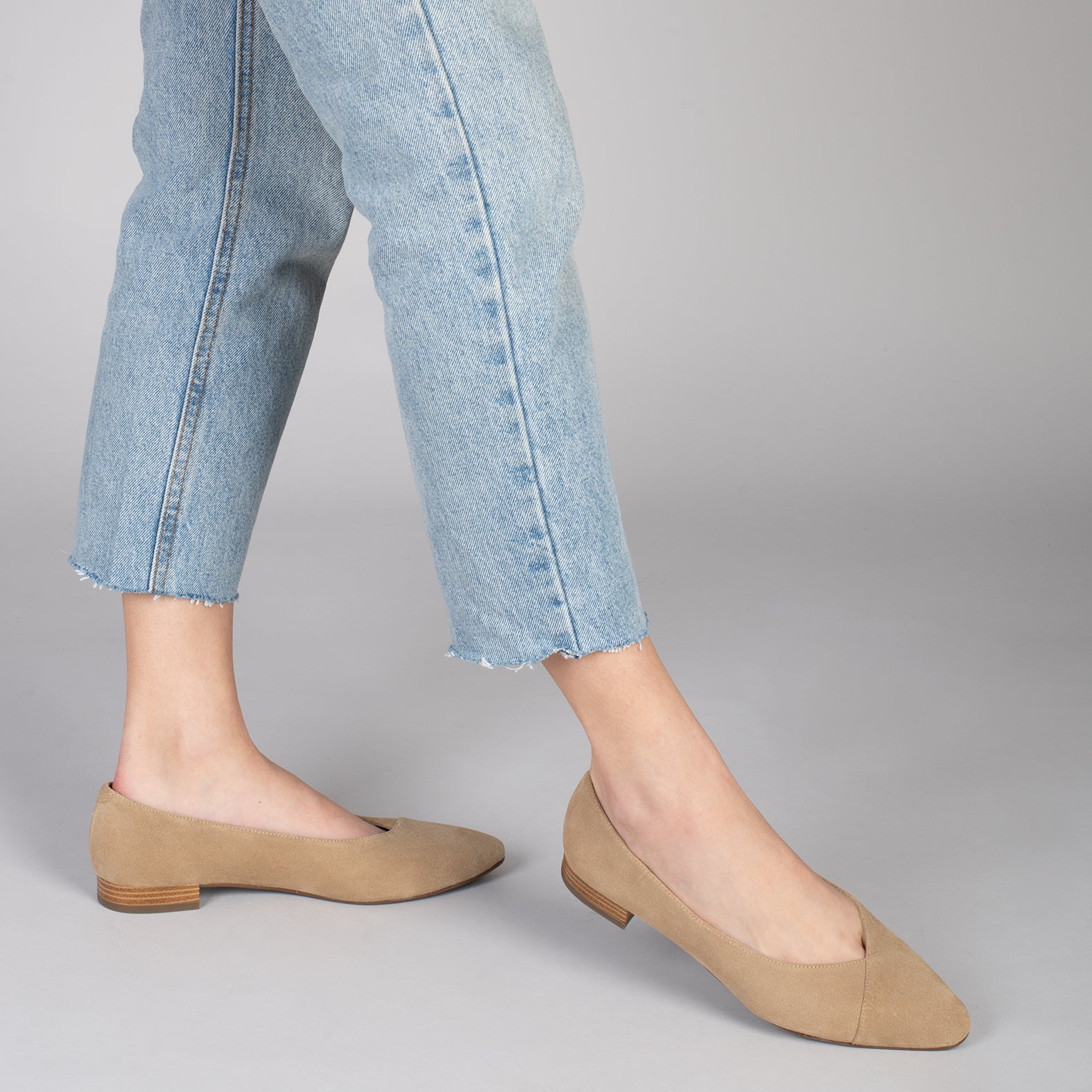 MARIE – Zapatos de tacón bajo de punta fina ARENA