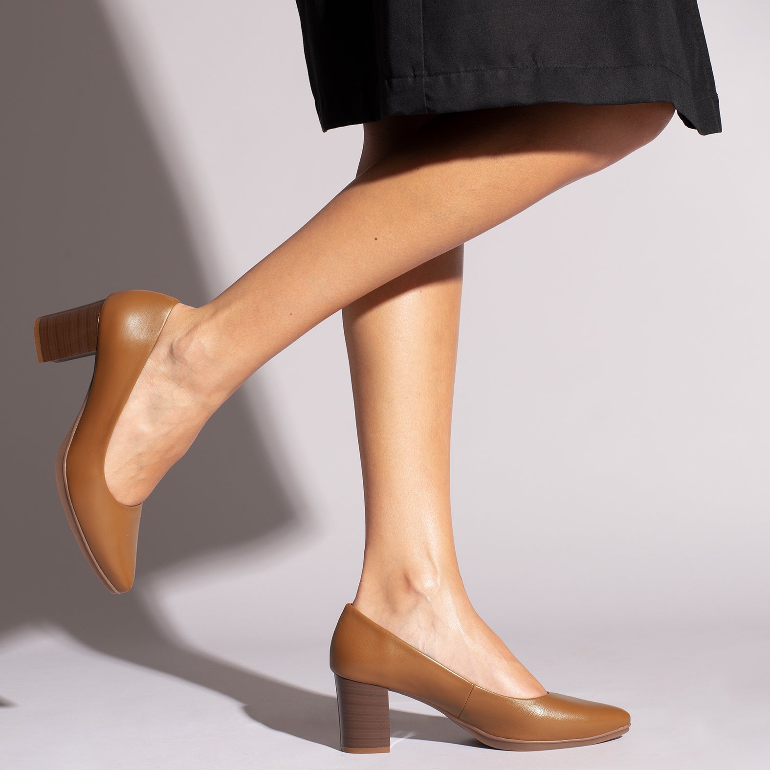 URBAN S SALON – CAMEL nappa leather mid heels