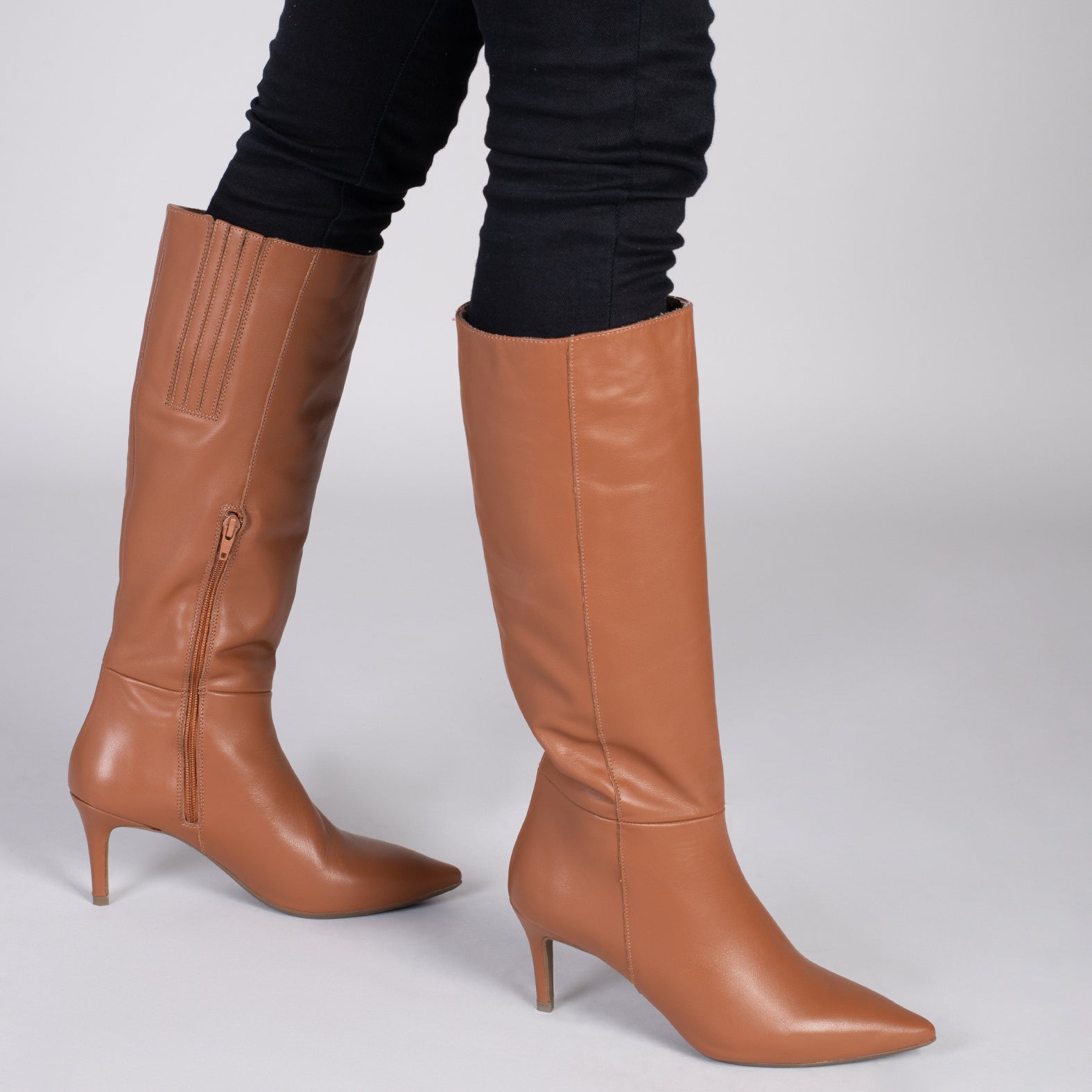MANHATTAN – Botas altas de tacón con cremallera CAMEL - miMaO ®