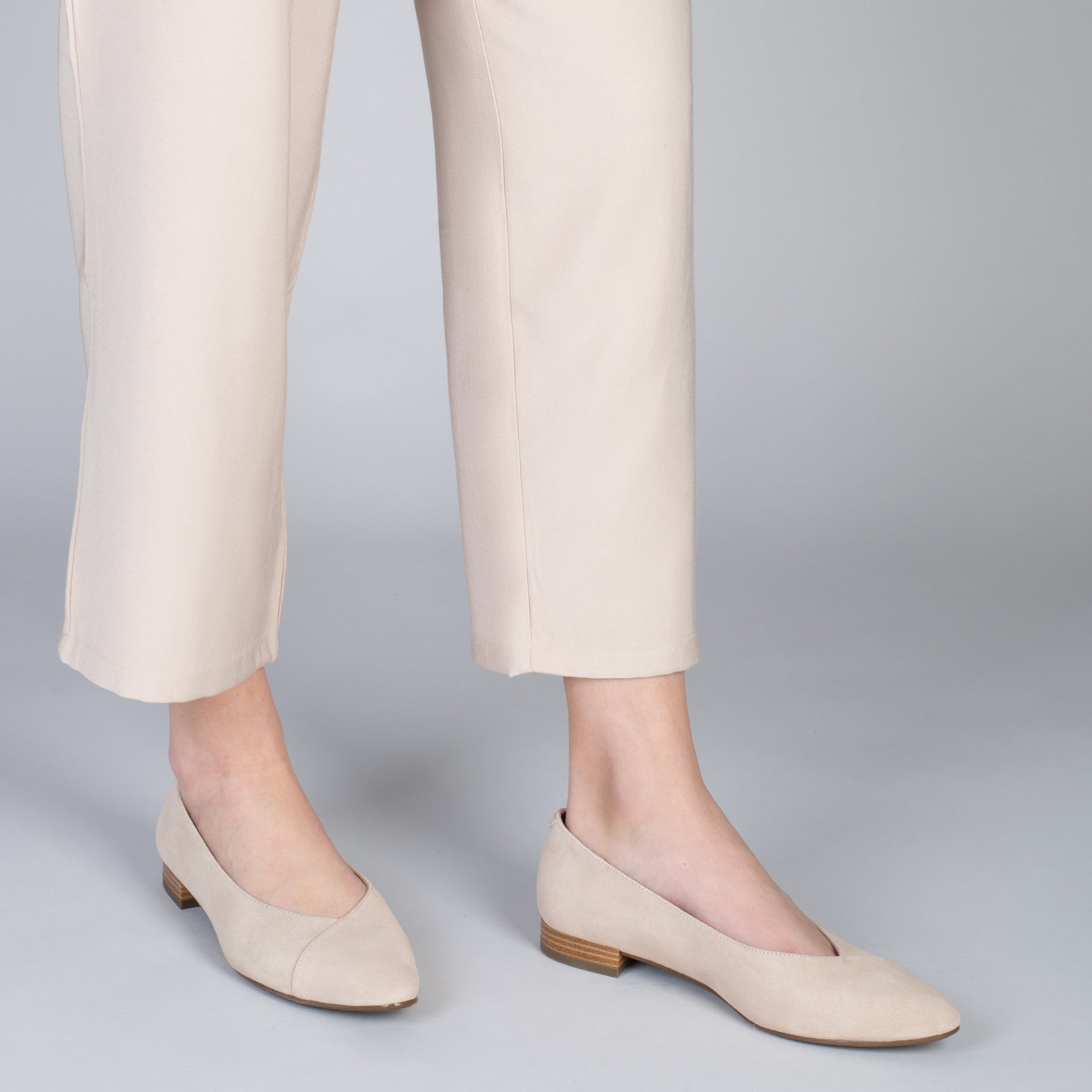 MARIE – Zapatos de tacón bajo de punta fina BEIGE