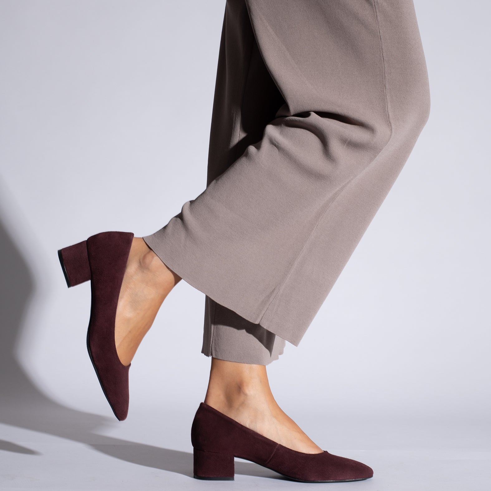 TREND – BURGUNDY square pointed mid heel