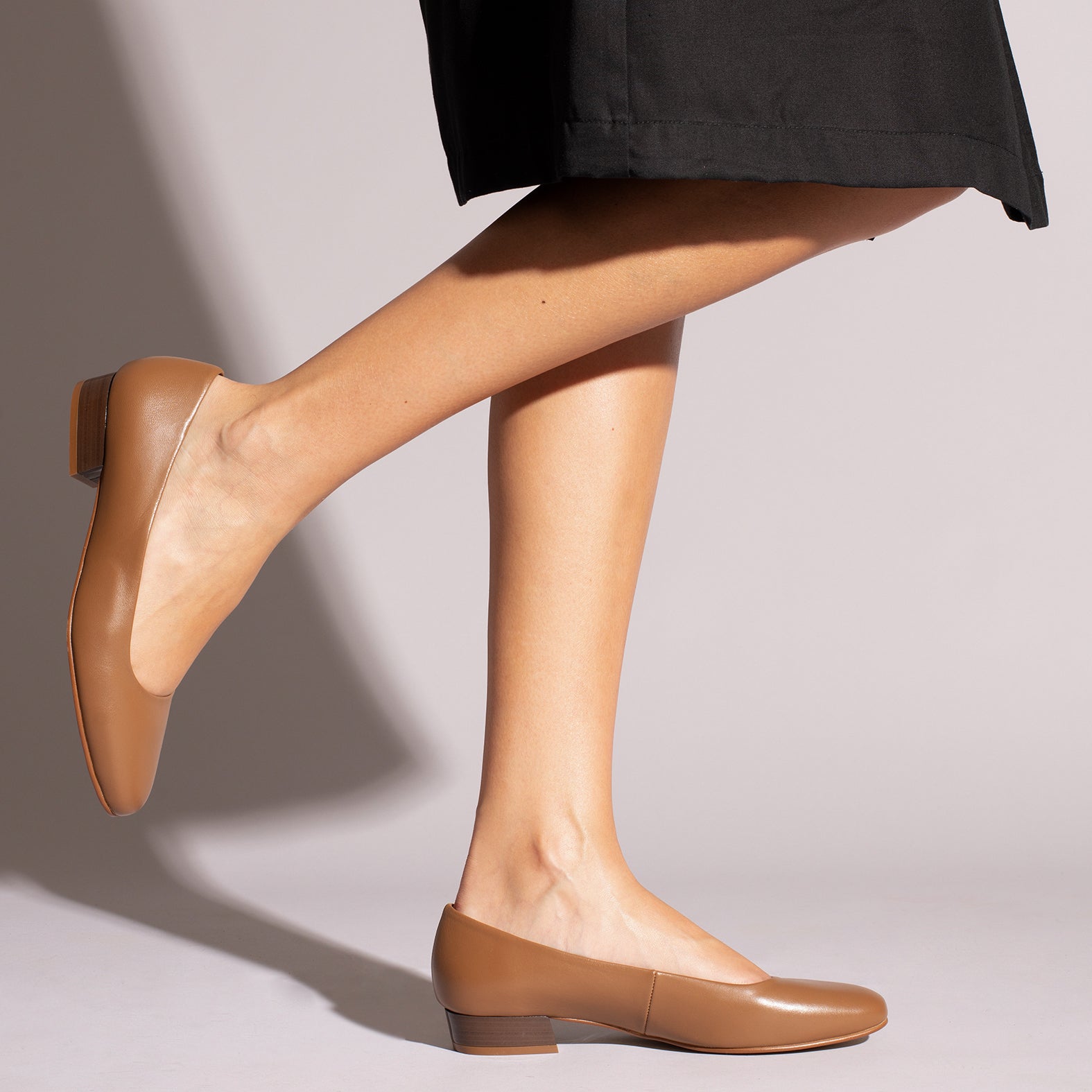 URBAN XS  - CAMEL low heel shoe