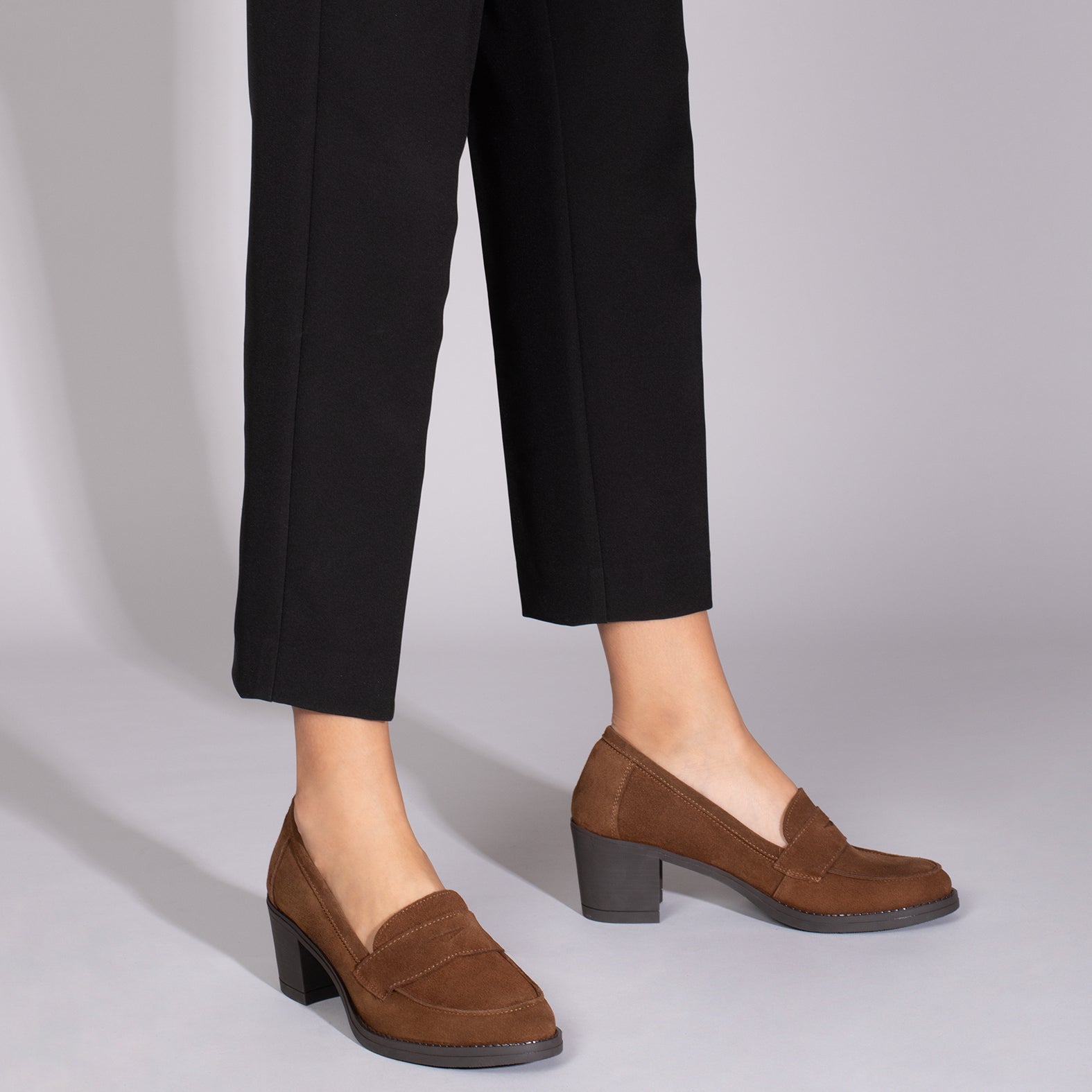 MOKKA Mocasines de mujer con tacón CUERO