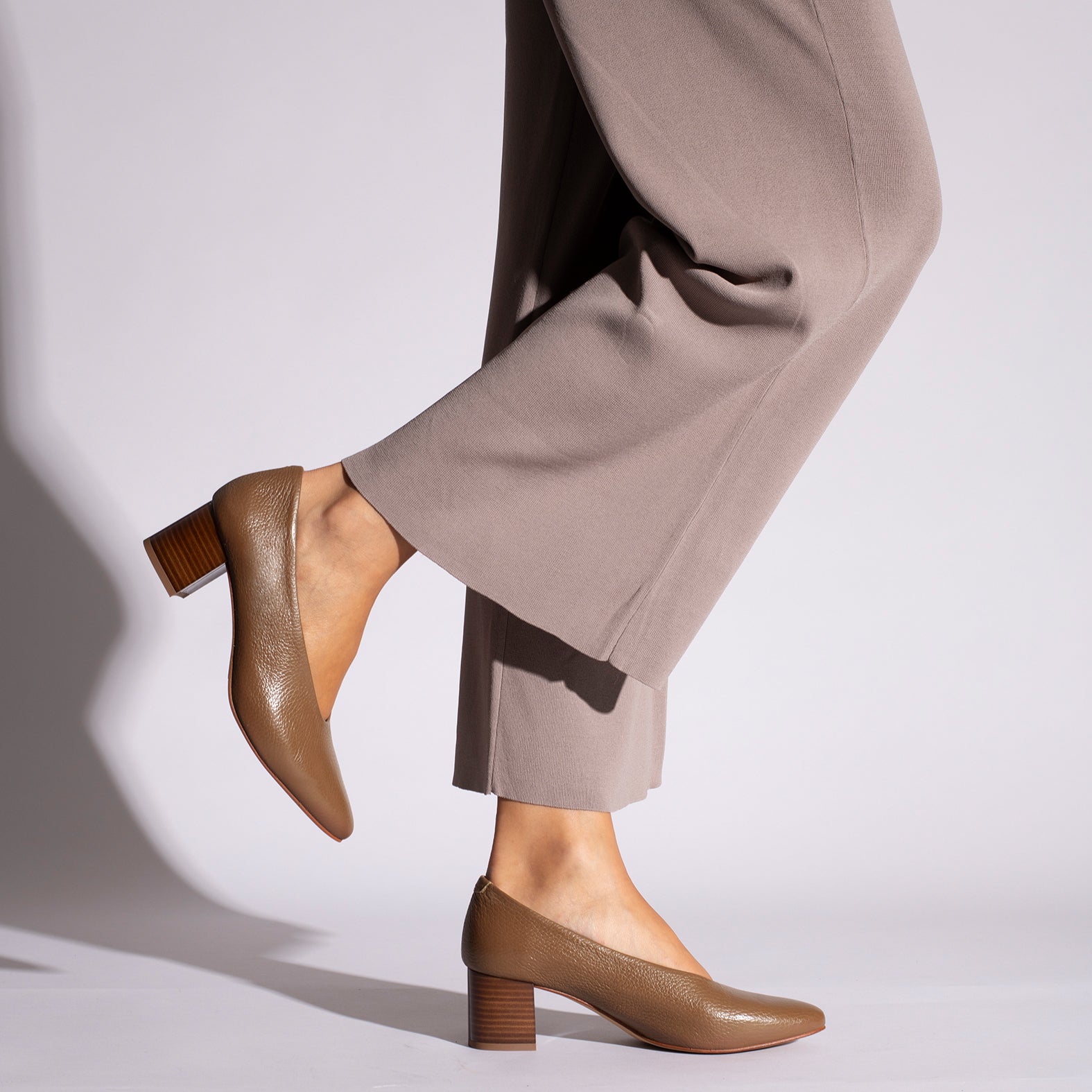 STYLE URBAN – CAMEL V-line mid heel