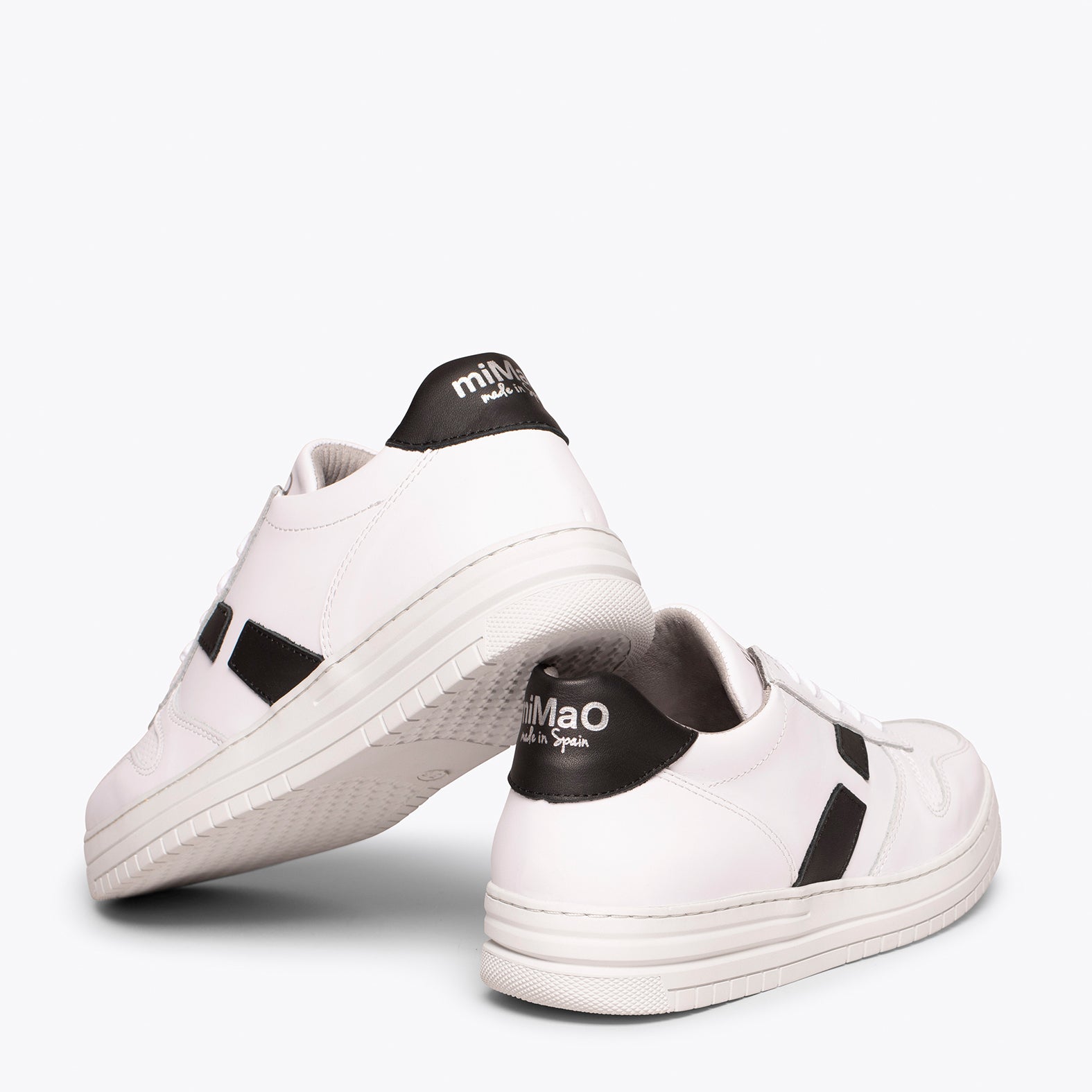 FUN WHITE and BLACK sneaker with Memory Absorber Foam