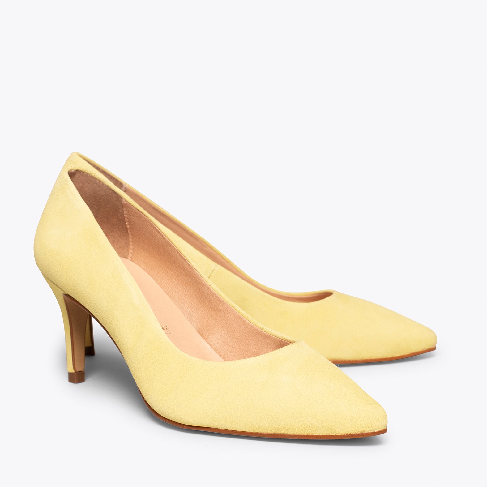 zapato amarillo de tacon de piel