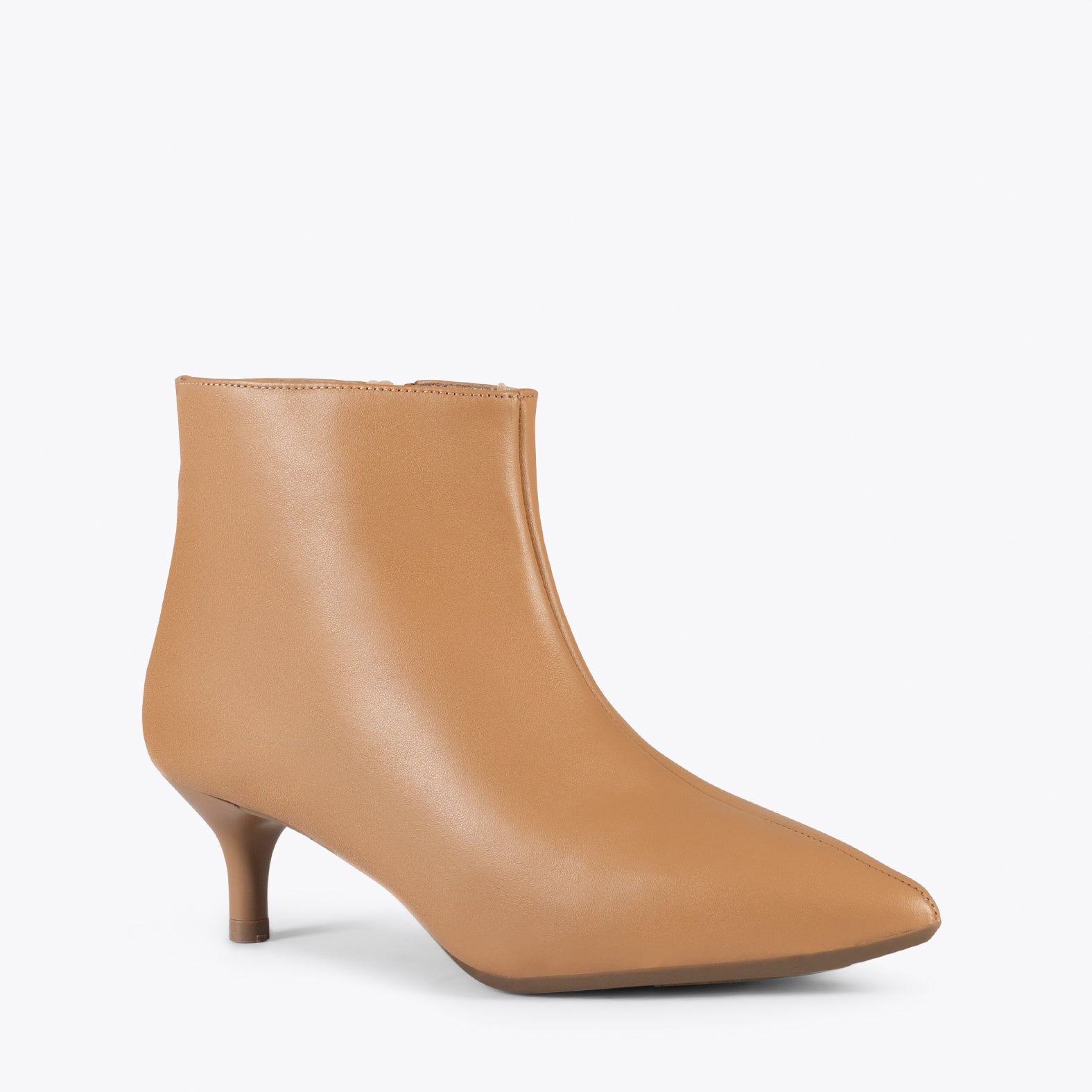 OUTFIT – CAMEL elegant low heel booties