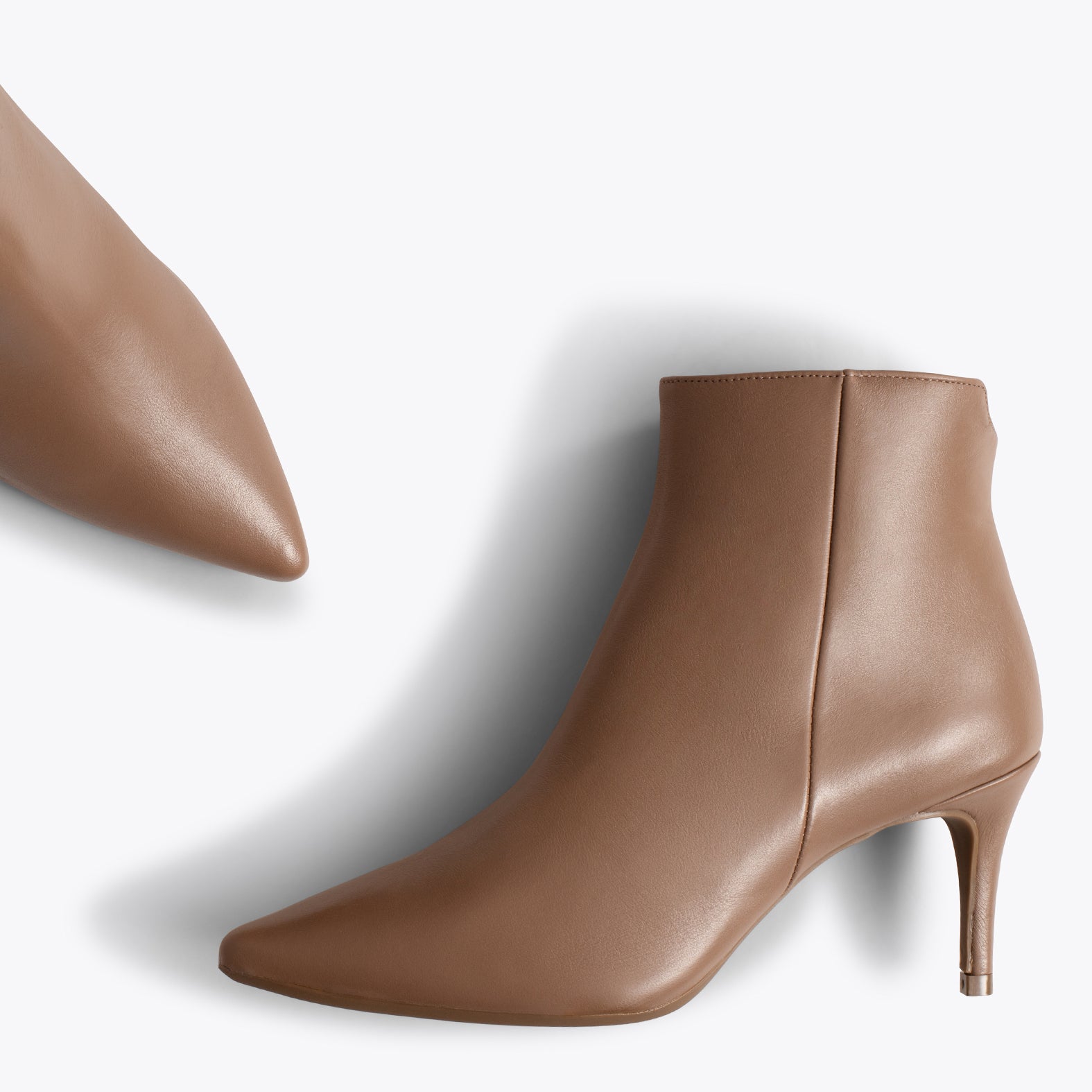 OUTFIT – MAKE UP suede high heel bootie