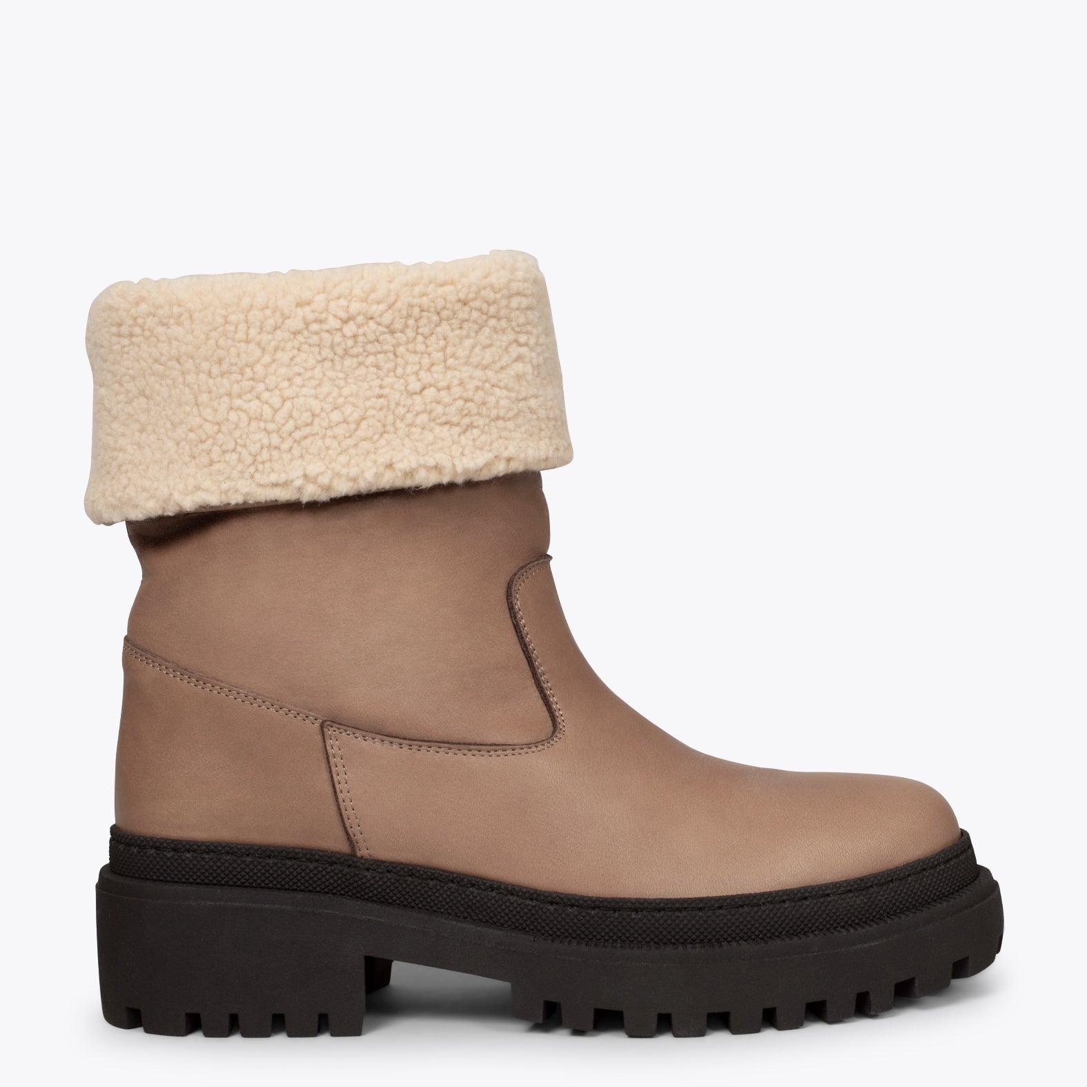 POLAR – TAUPE boot crafted in soft nappa leather