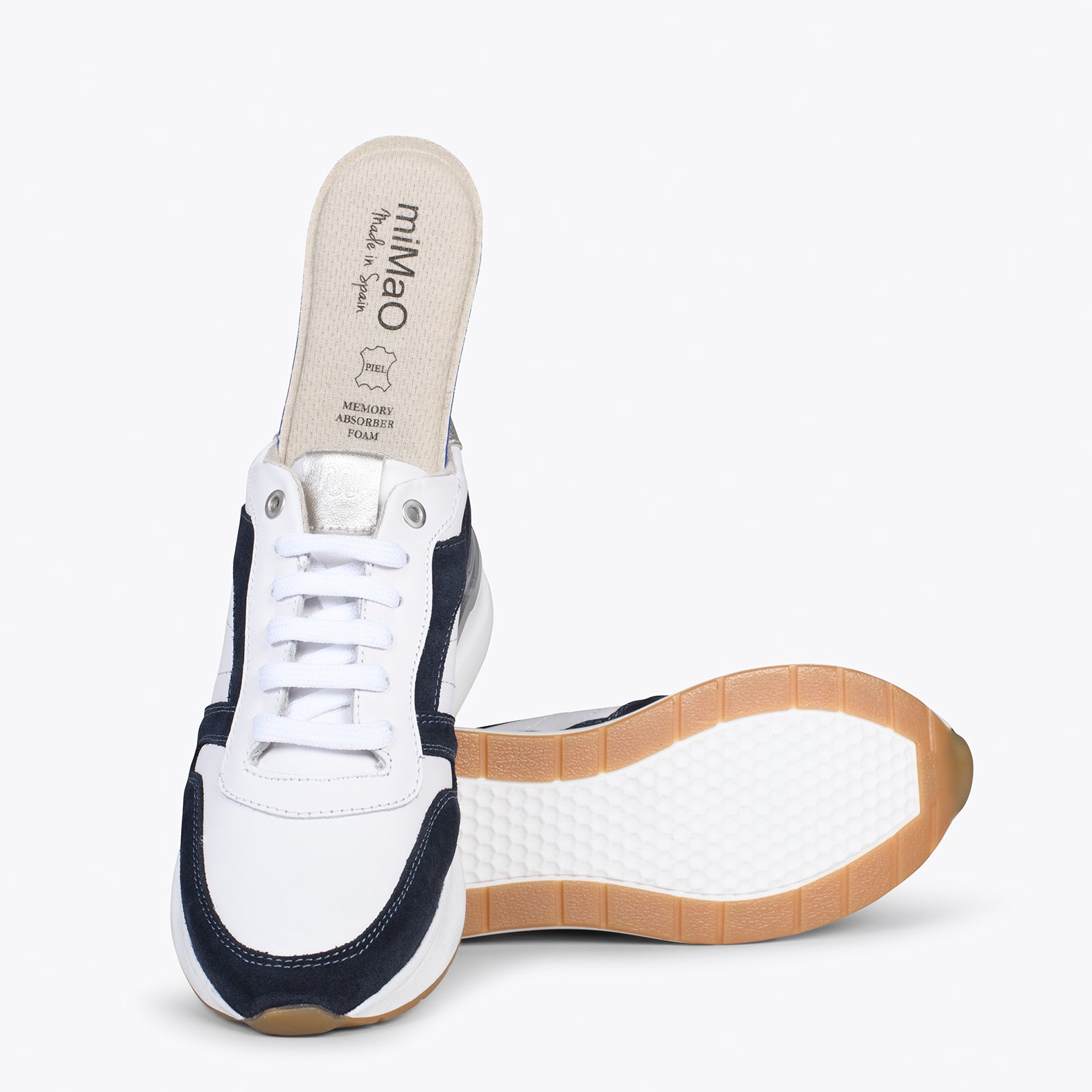 Sneakers with removable store footbed