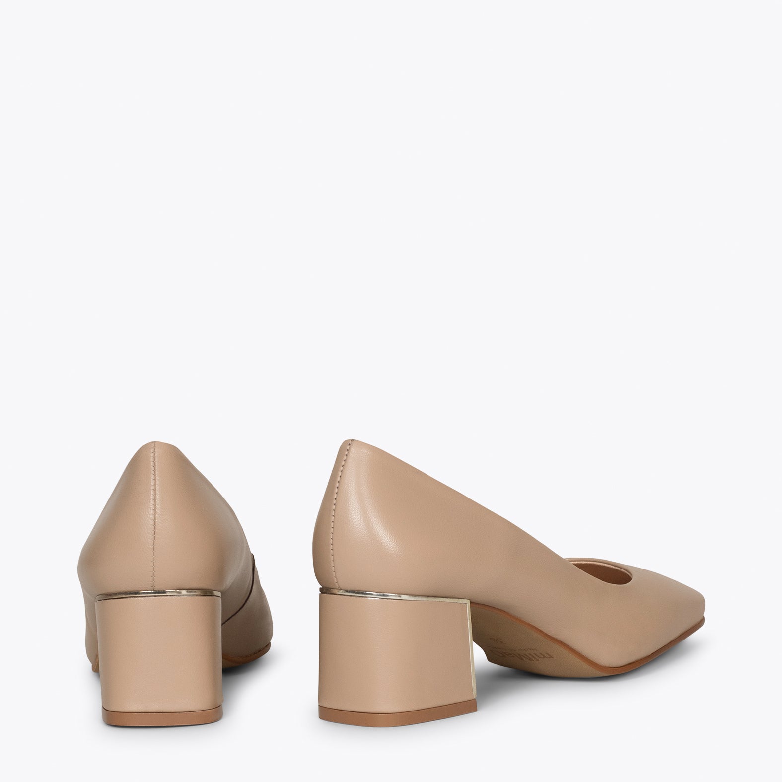 FEMME – Zapatos de tacón bajo con puntera ancha CAMEL