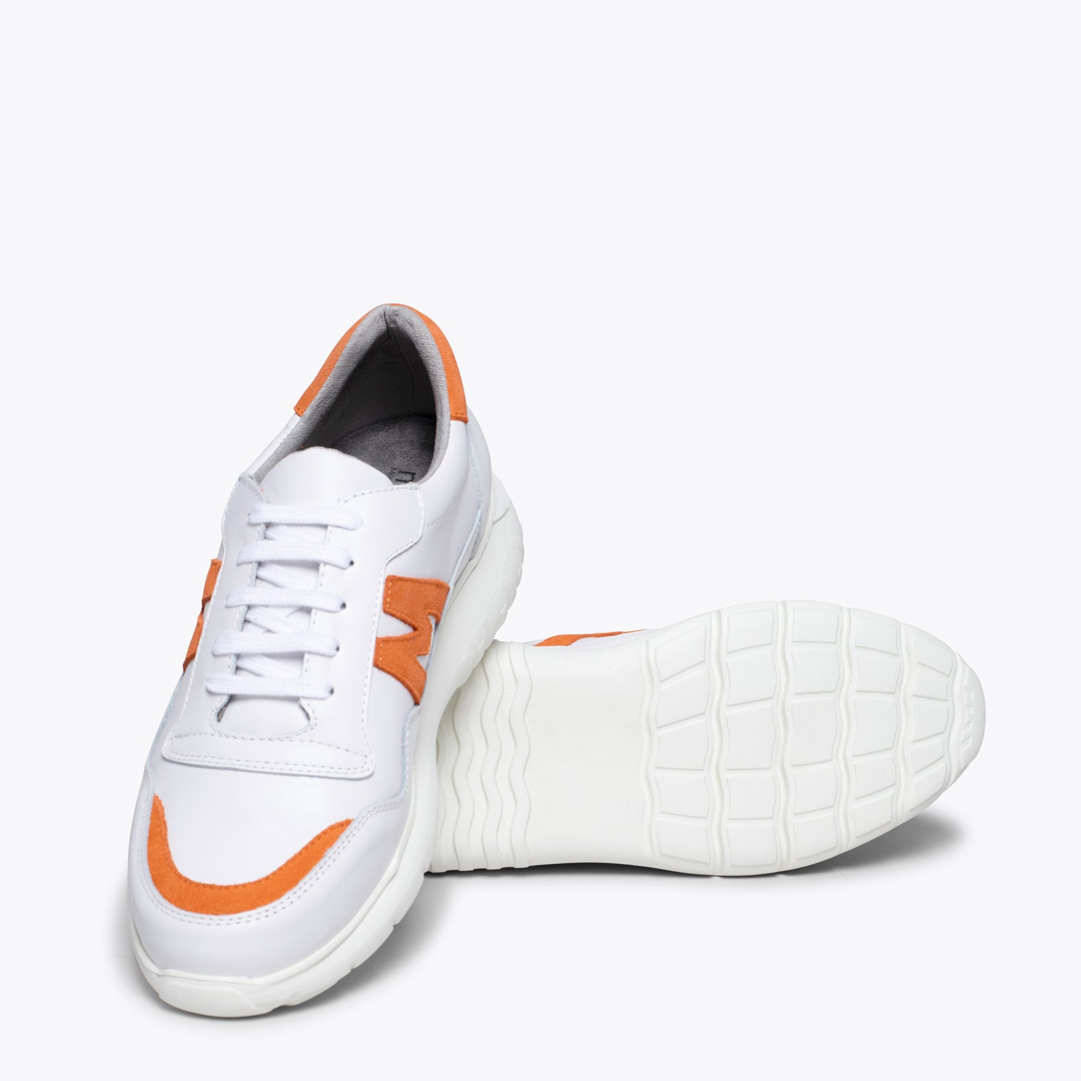 Basket blanche et discount orange