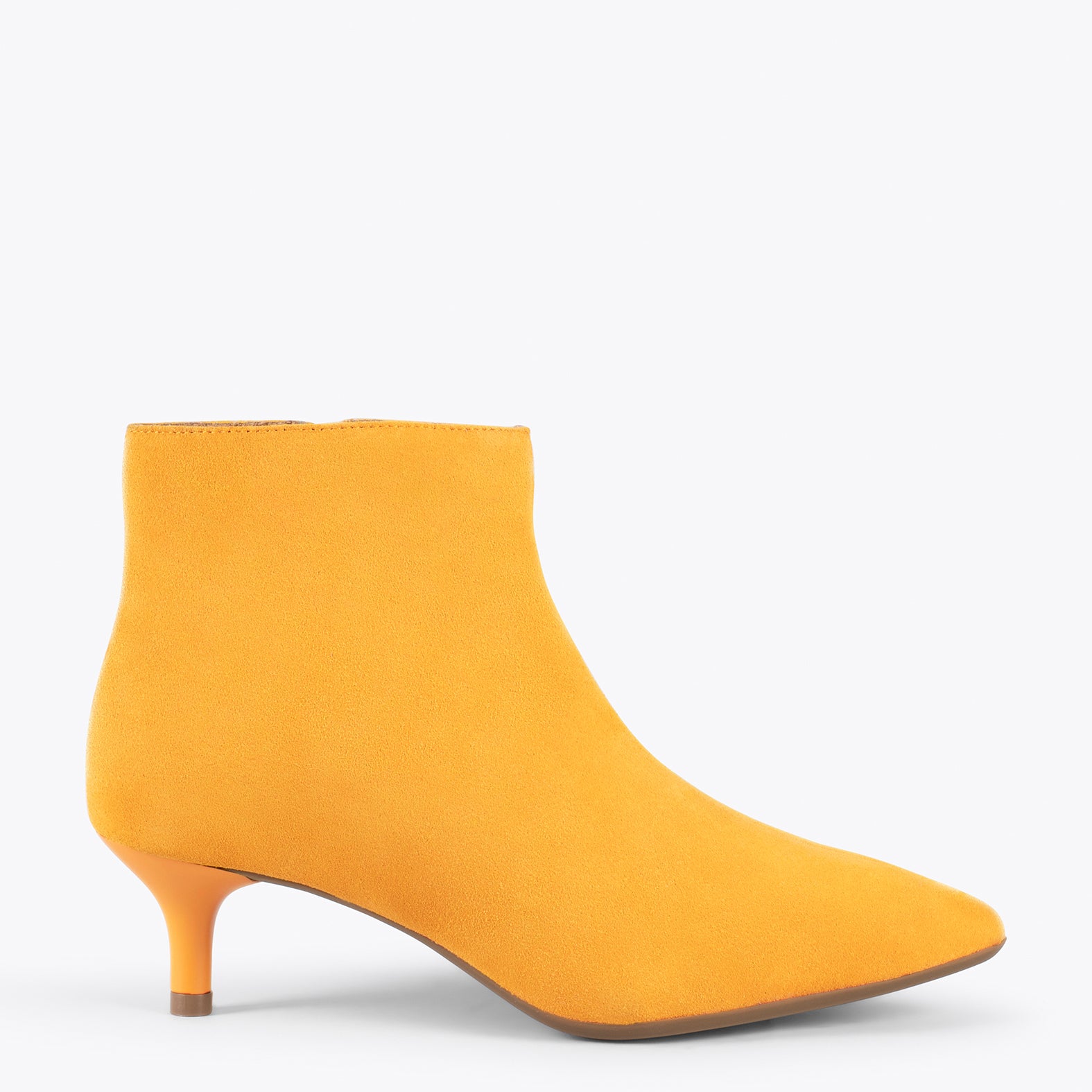 OUTFIT – YELLOW elegant low heel booties