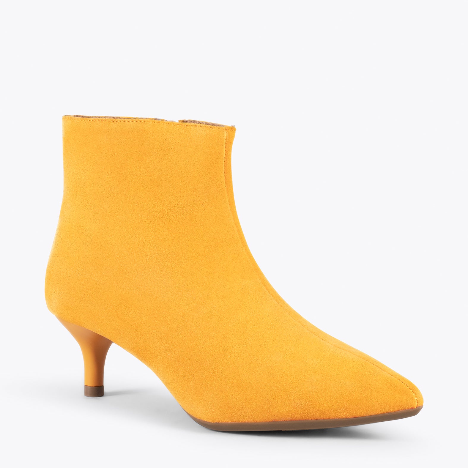 OUTFIT – YELLOW elegant low heel booties