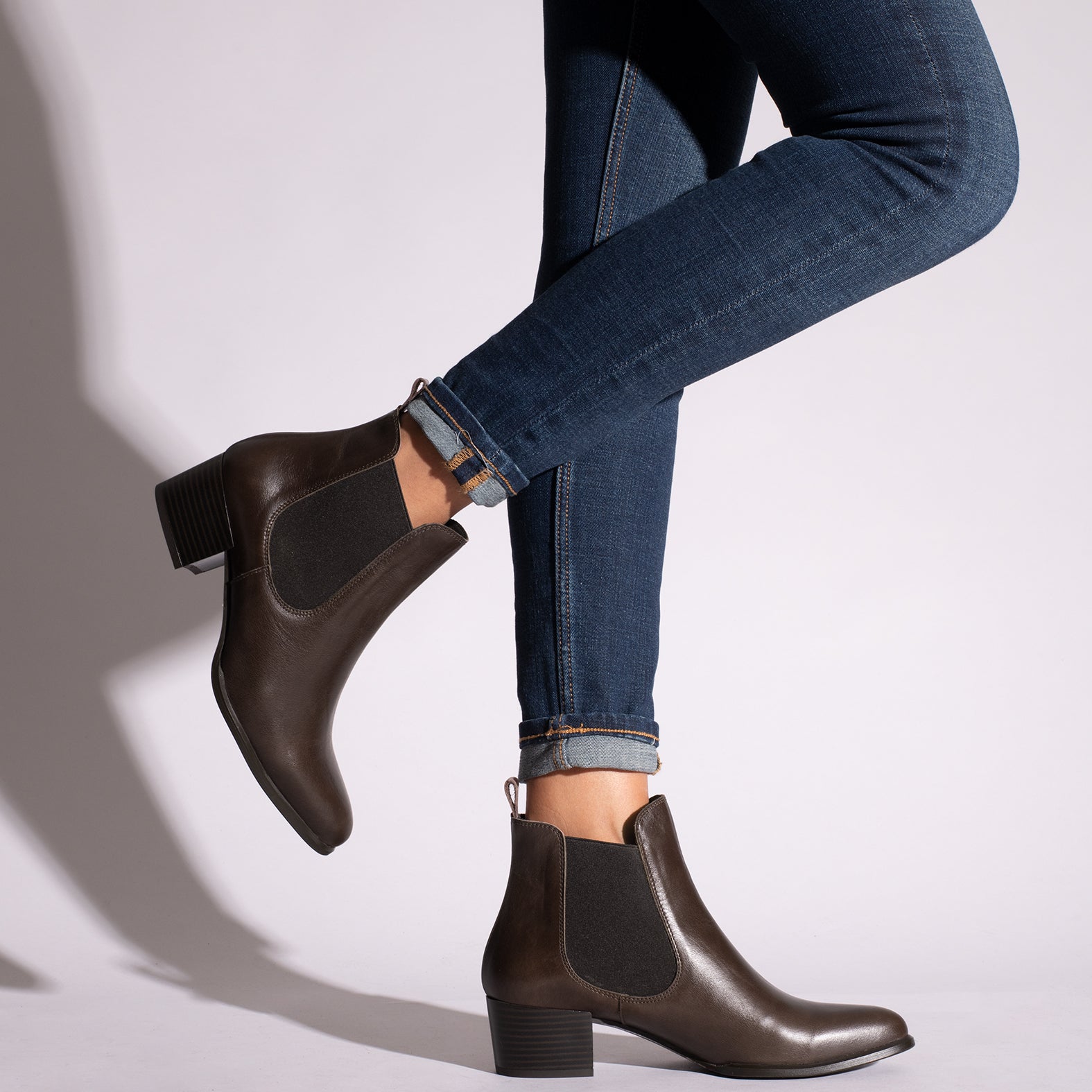 LONDON – BROWN leather chelsea bootie