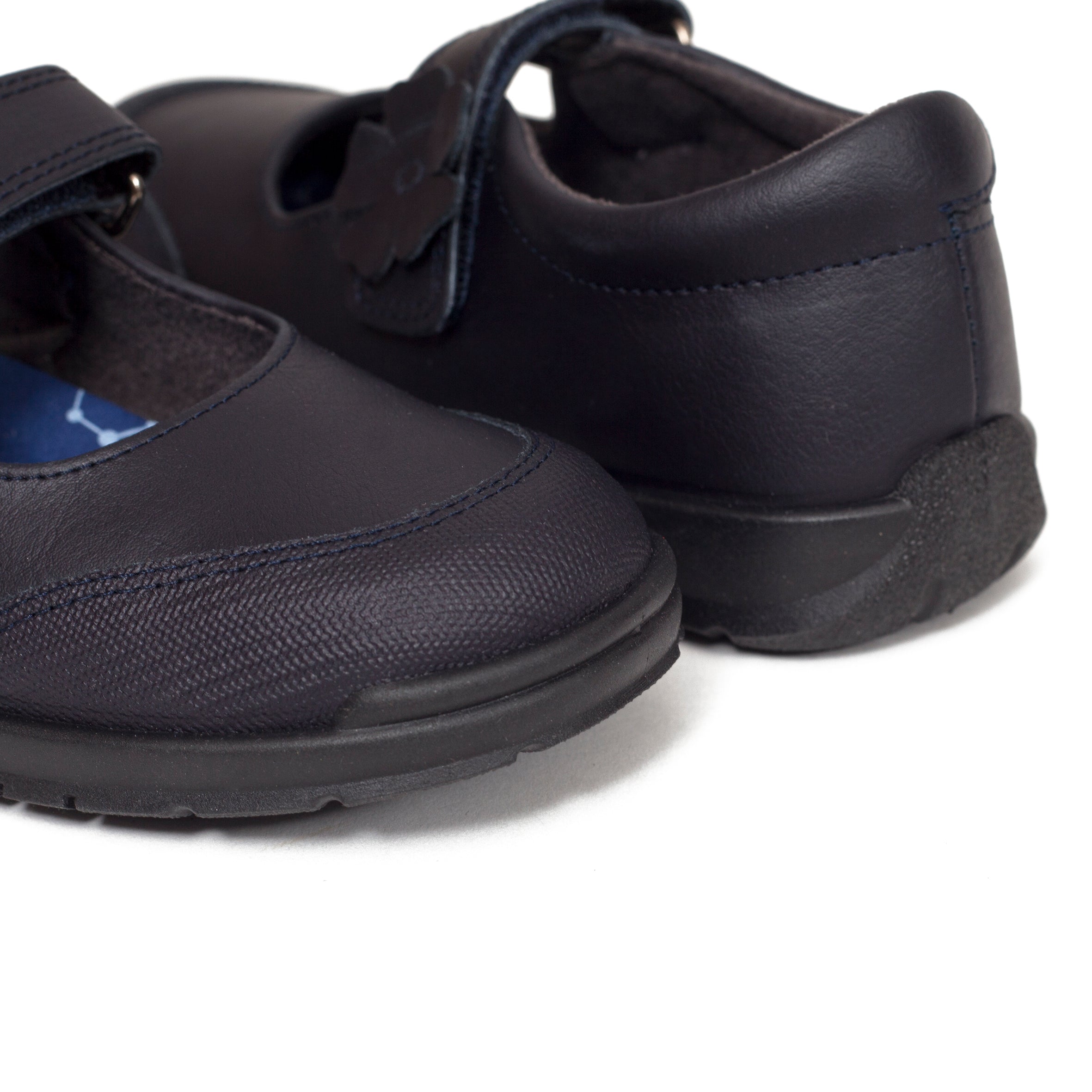 Zapatos para el colegio azul marino de niña merceditas made in Spain de marca miMaO