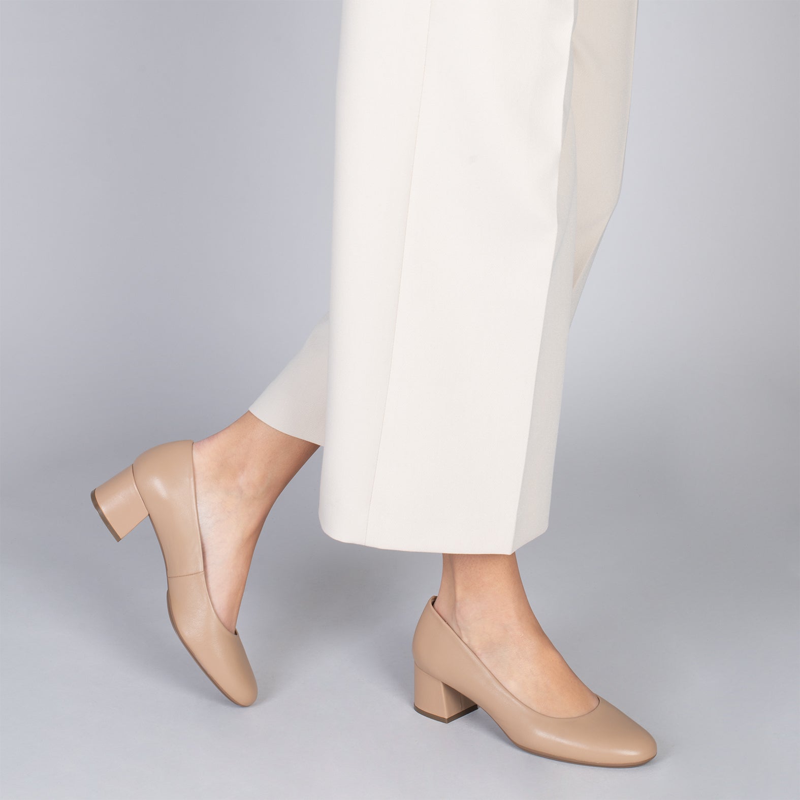 URBAN ROUND – NUDE nappa leather low heels