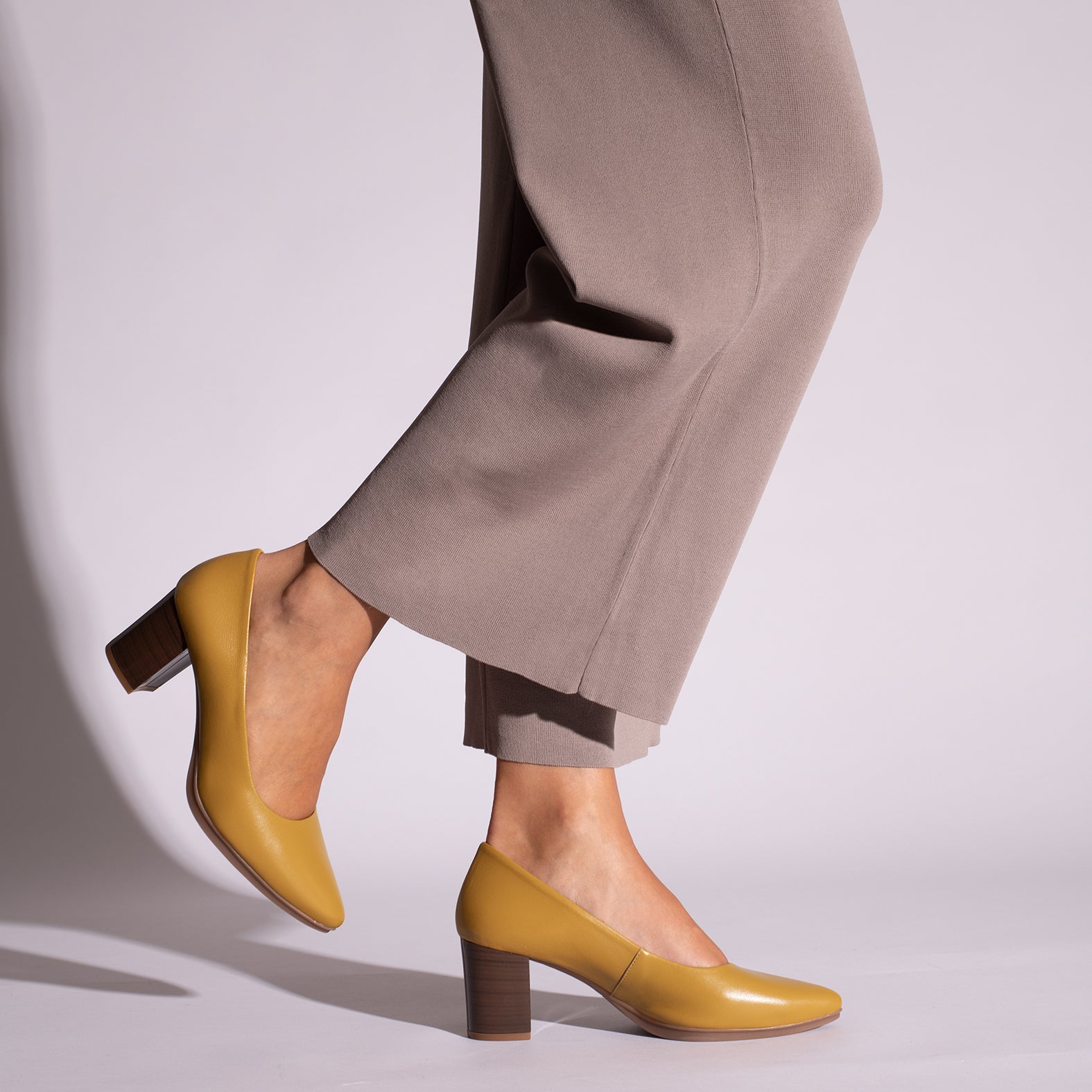 URBAN S SALON - MUSTARD mid heel