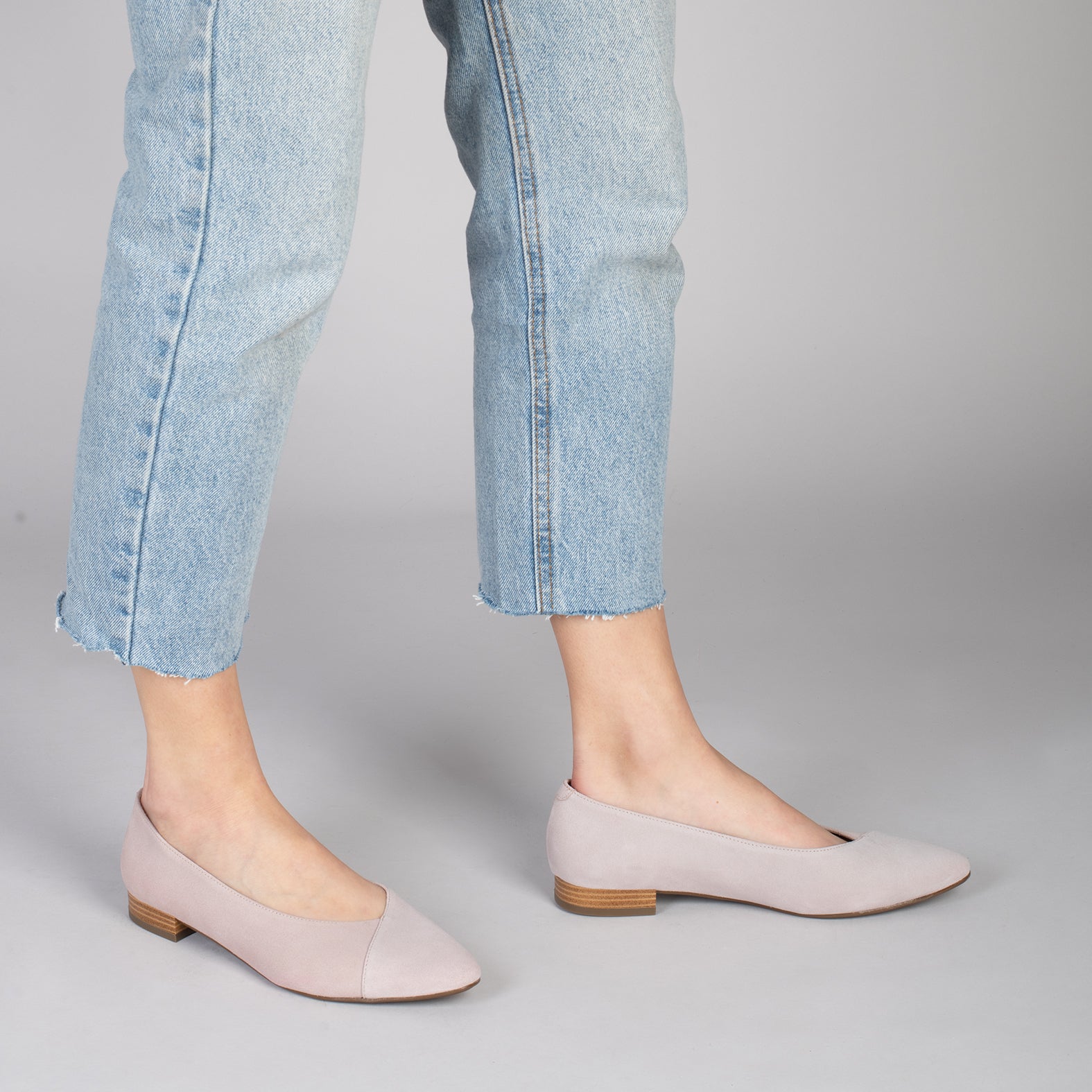 MARIE – Zapatos de tacón bajo de punta fina NUDE