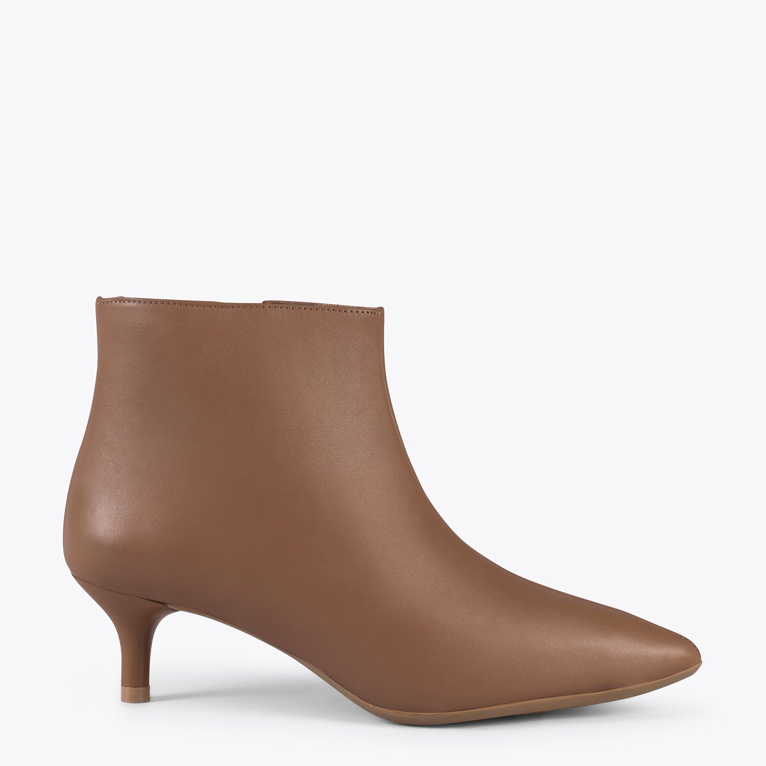 OUTFIT – BROWN elegant low heel booties