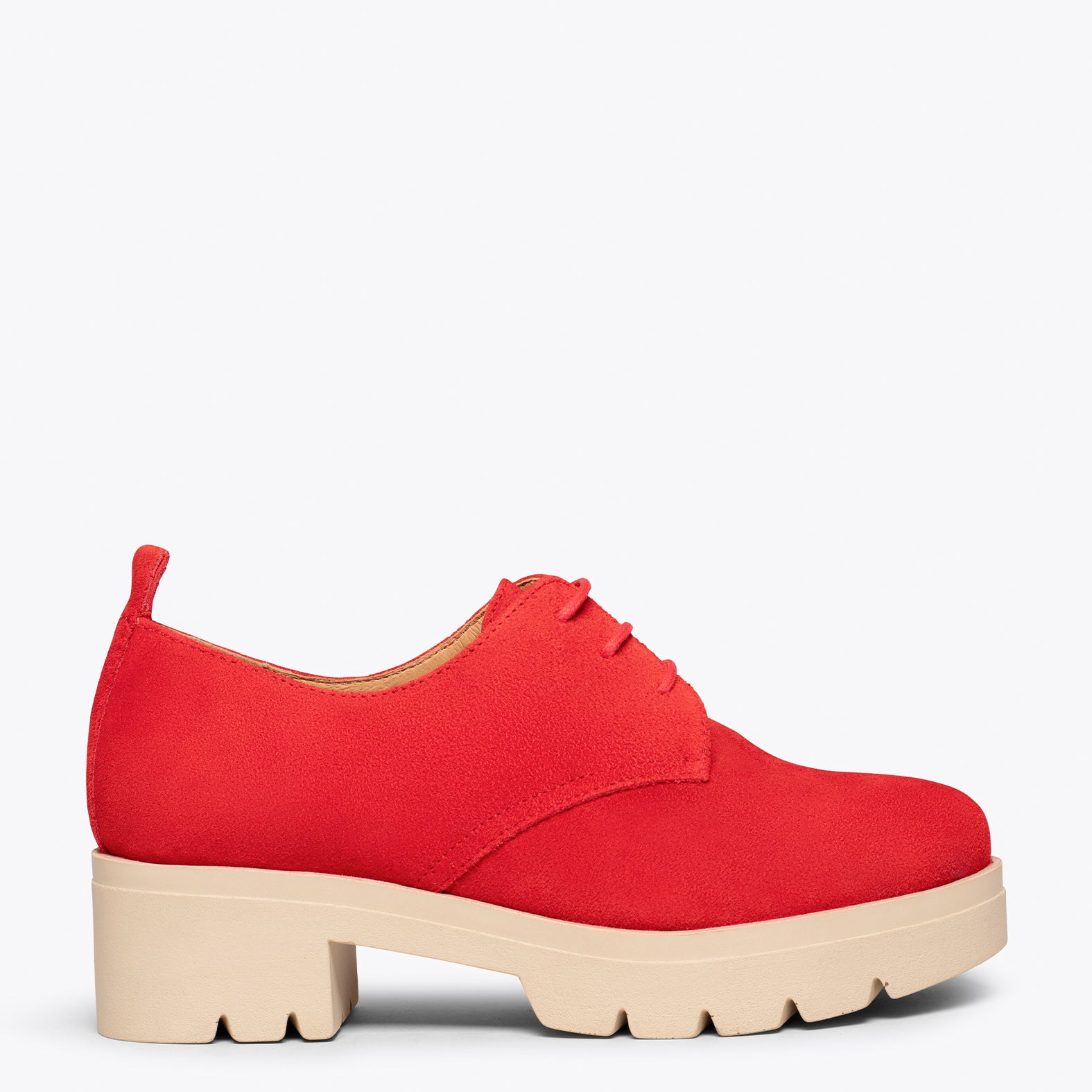 zapatos de plataforma rojos