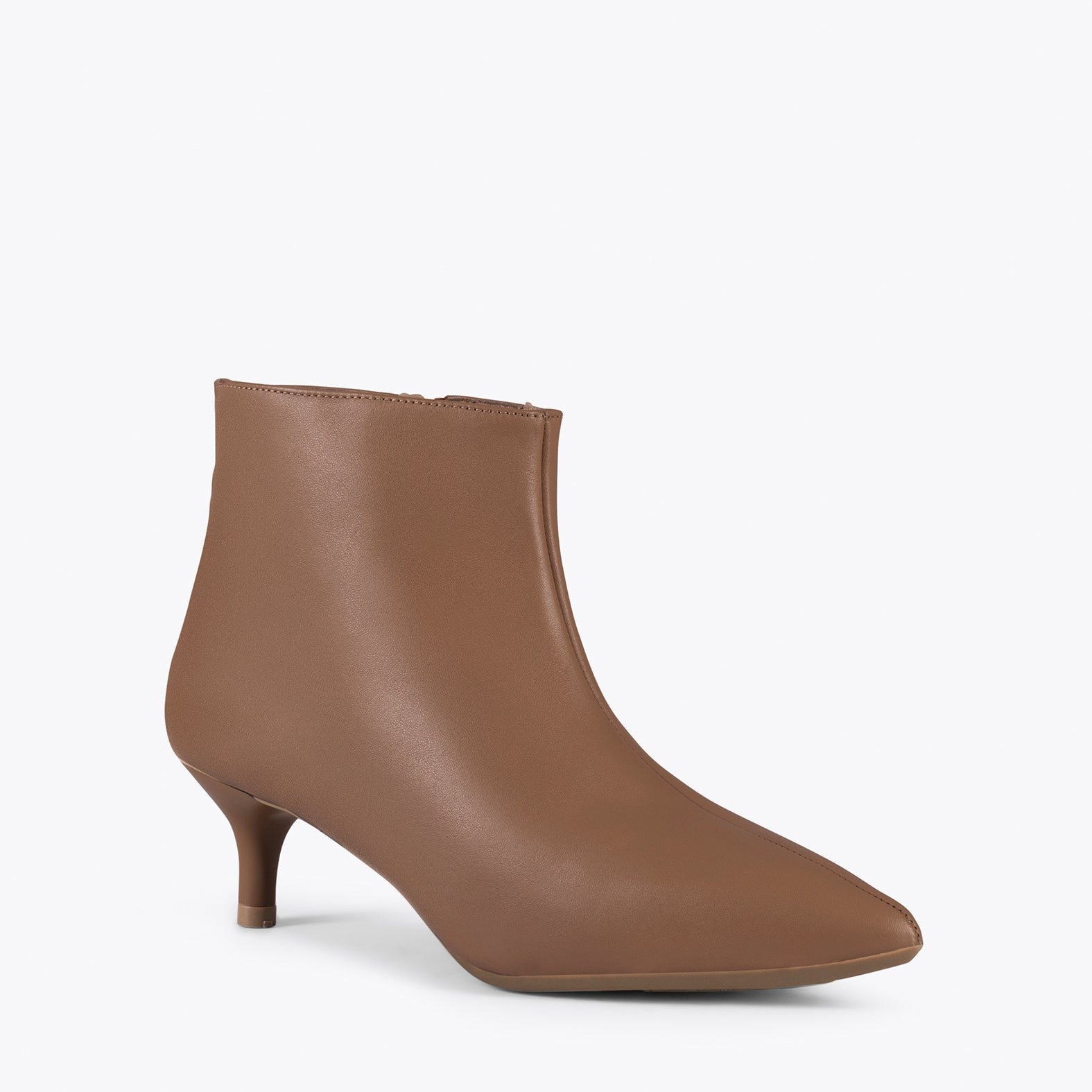 OUTFIT – BROWN elegant low heel booties