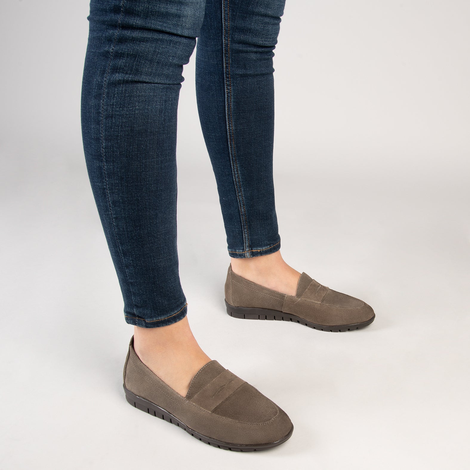 360 – TAUPE moccasins with mask