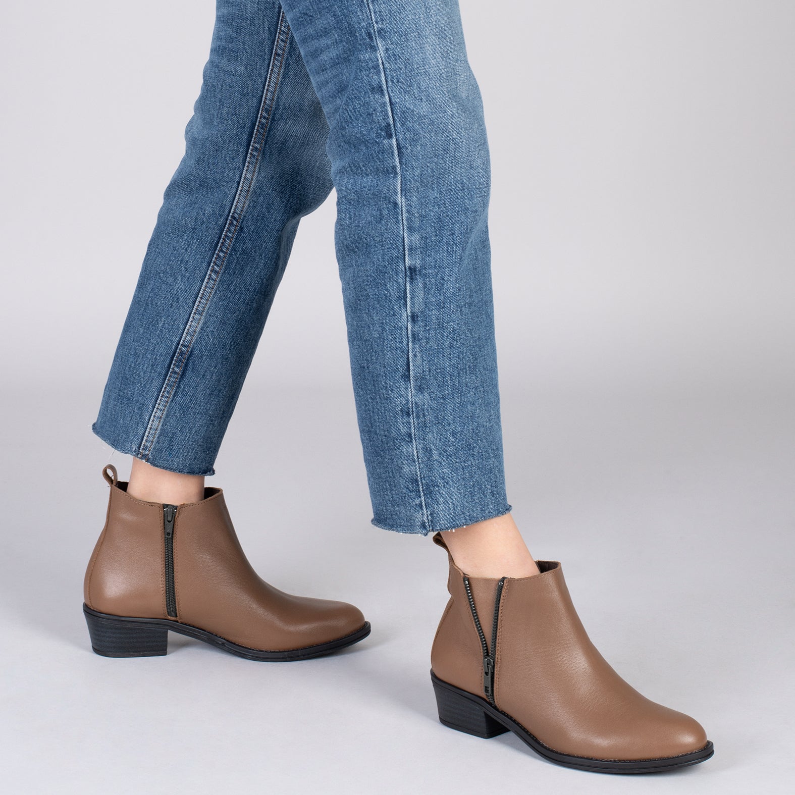BASIC – Botines bajos para mujer TAUPE